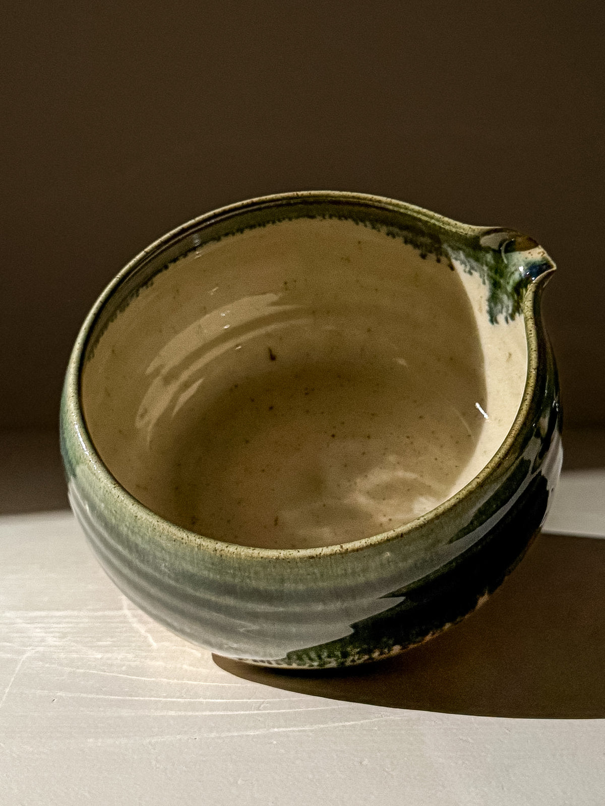 Matcha kom met schenktuit - Groene rand #08