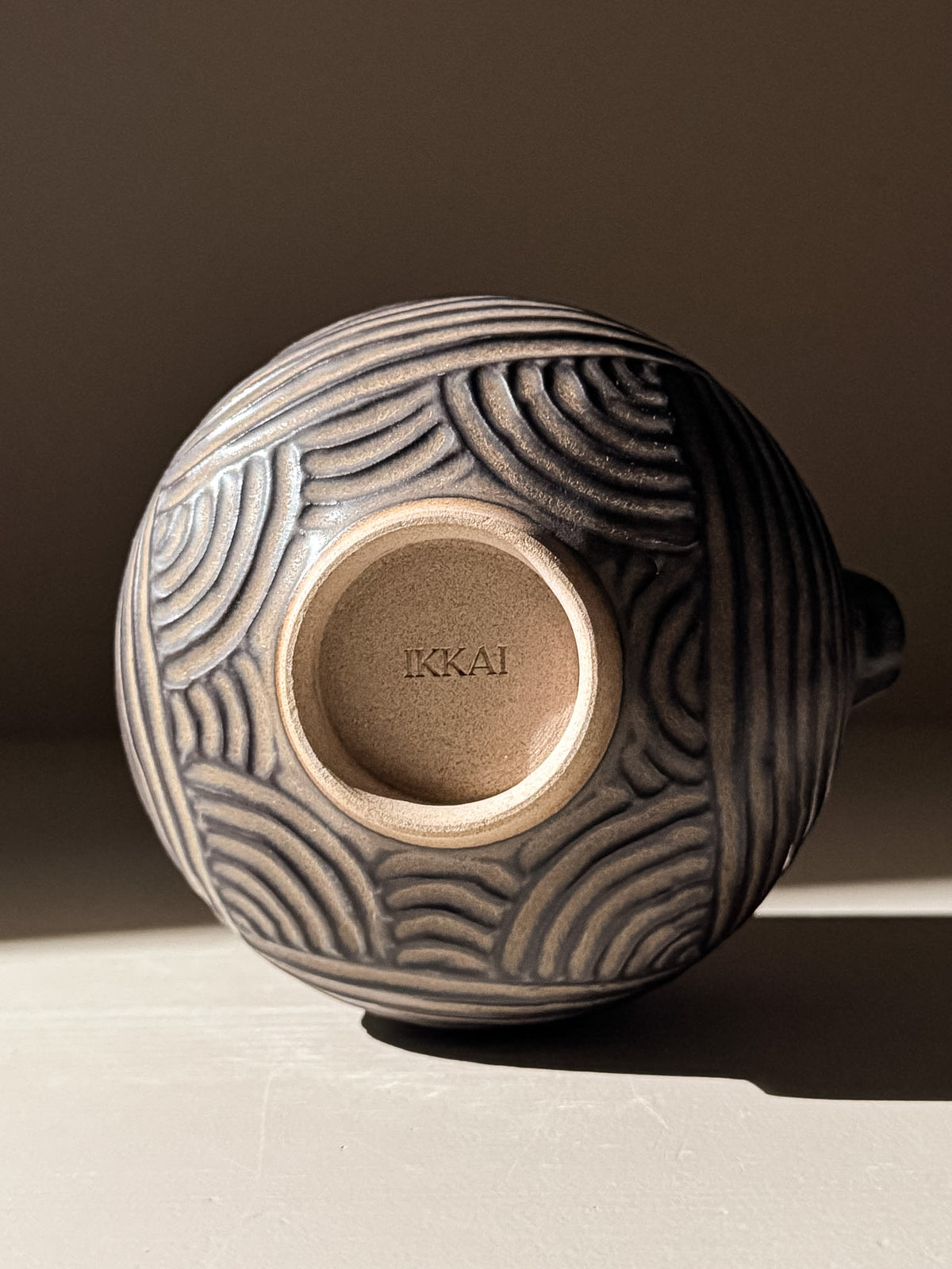 Carved Matcha Bowl with Spout - Black Truffle #01