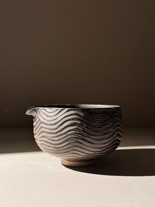 Carved Matcha Bowl with Spout - Black Truffle #02