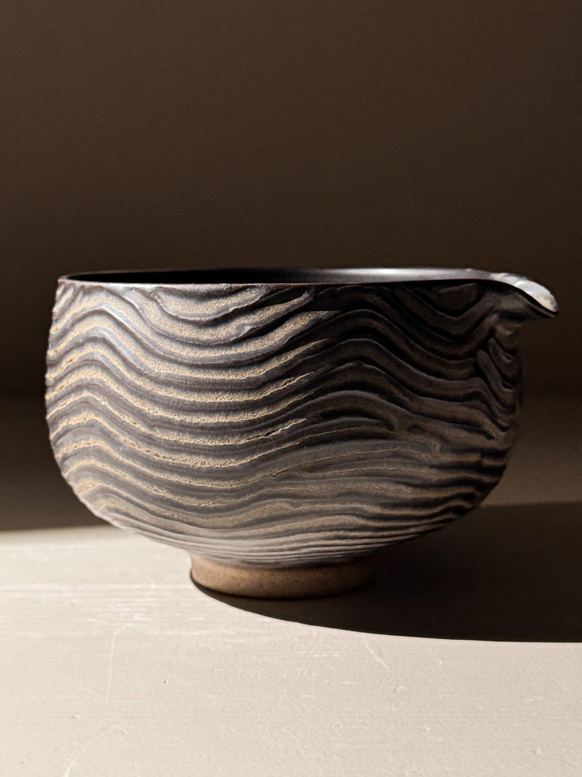 Carved Matcha Bowl with Spout - Black Truffle #02