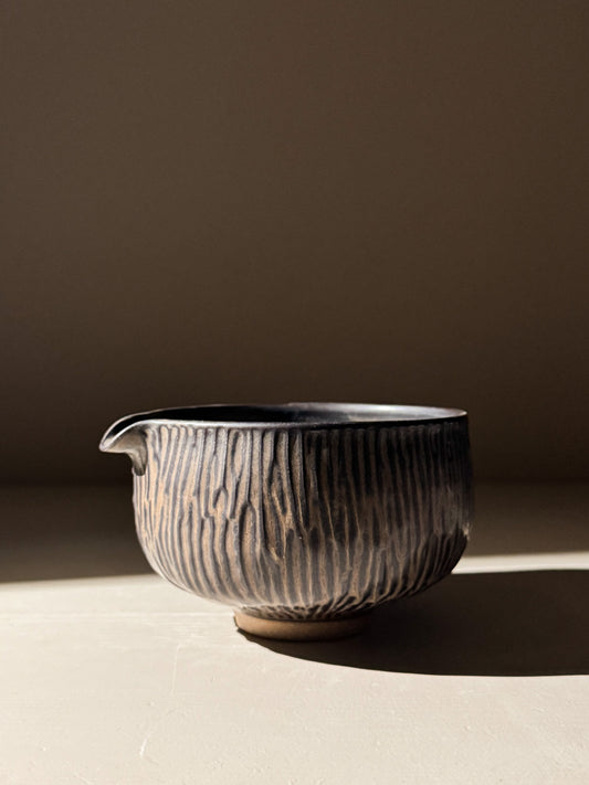 Carved Matcha Bowl with Spout - Black Truffle #03