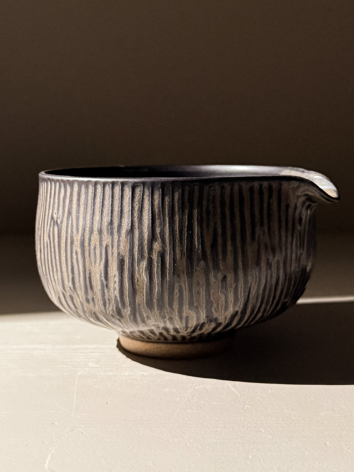 Carved Matcha Bowl with Spout - Black Truffle #03