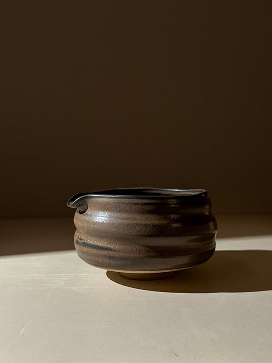 Matcha Bowl with Spout - Black Truffle #01