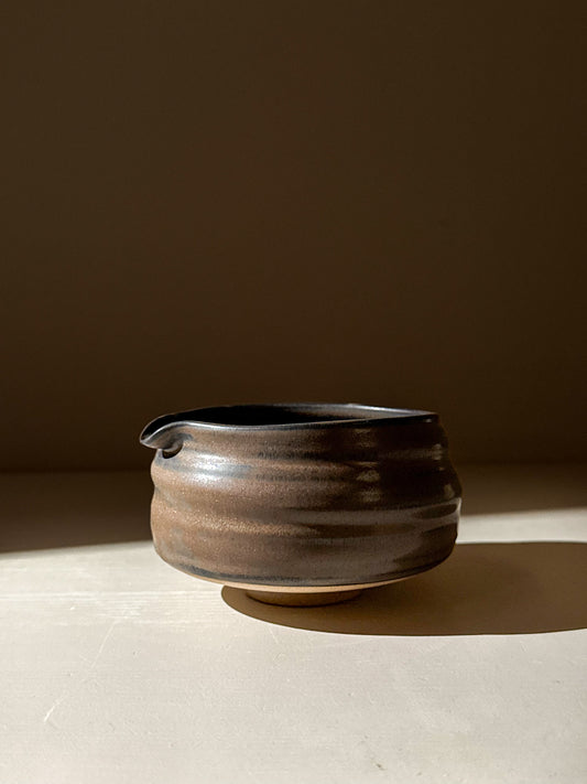 Matcha Bowl with Spout - Black Truffle #01