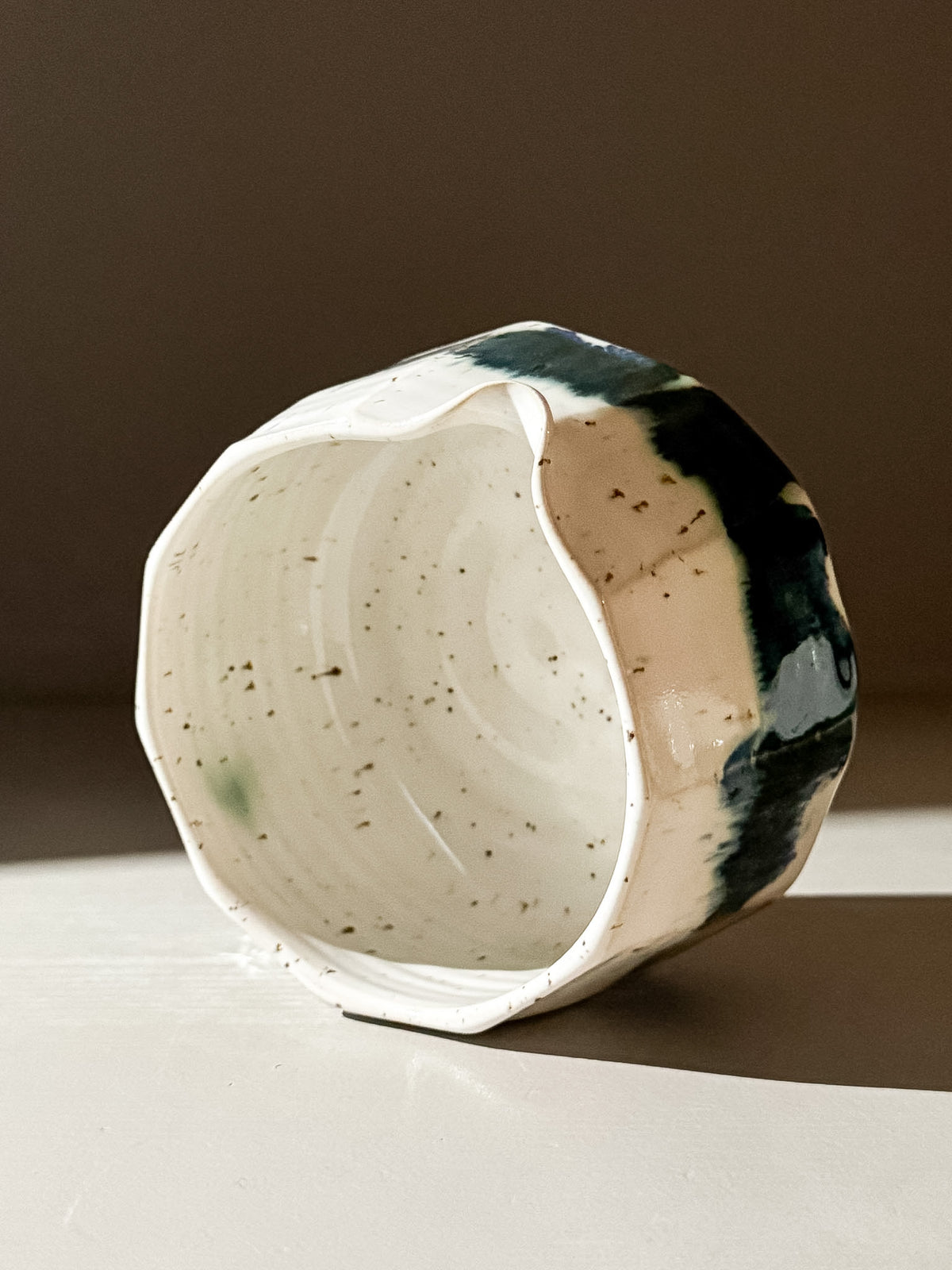 Faceted Matcha Bowl with Spout – White & Blue #03