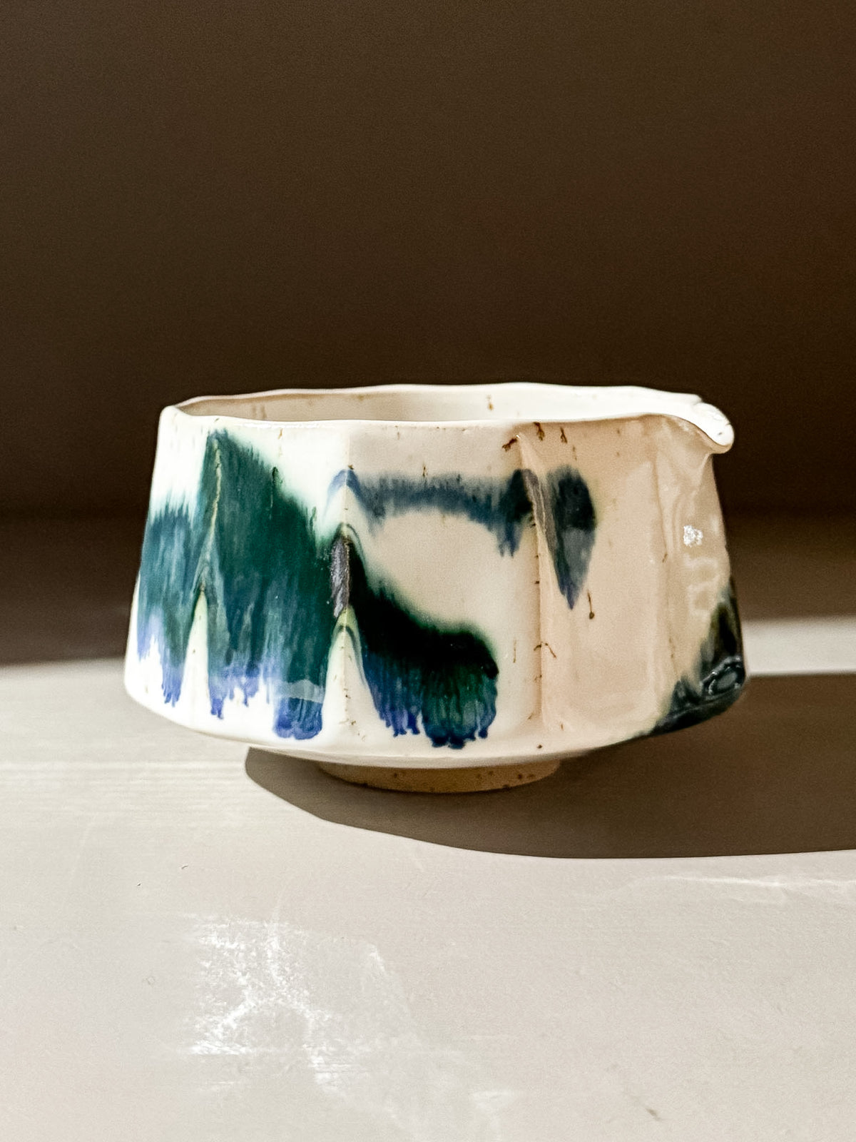 Faceted Matcha Bowl with Spout – White & Blue #04