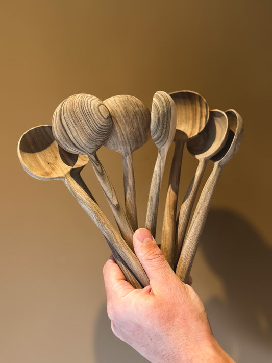 Handgesneden Walnoot houten Opscheplepel