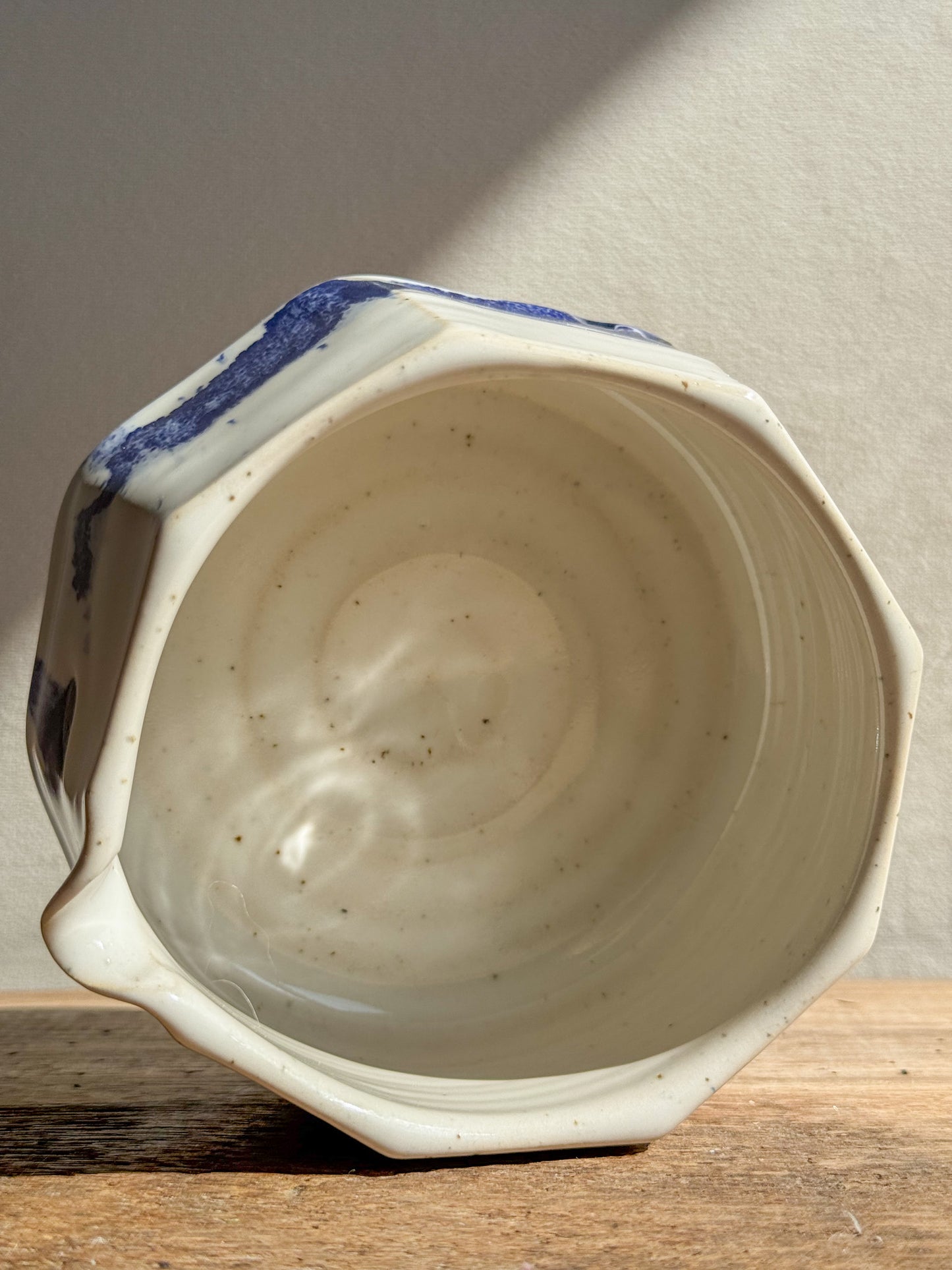 Faceted Matcha Bowl with Spout – Cobalt Blue & Glossy White Glaze #05