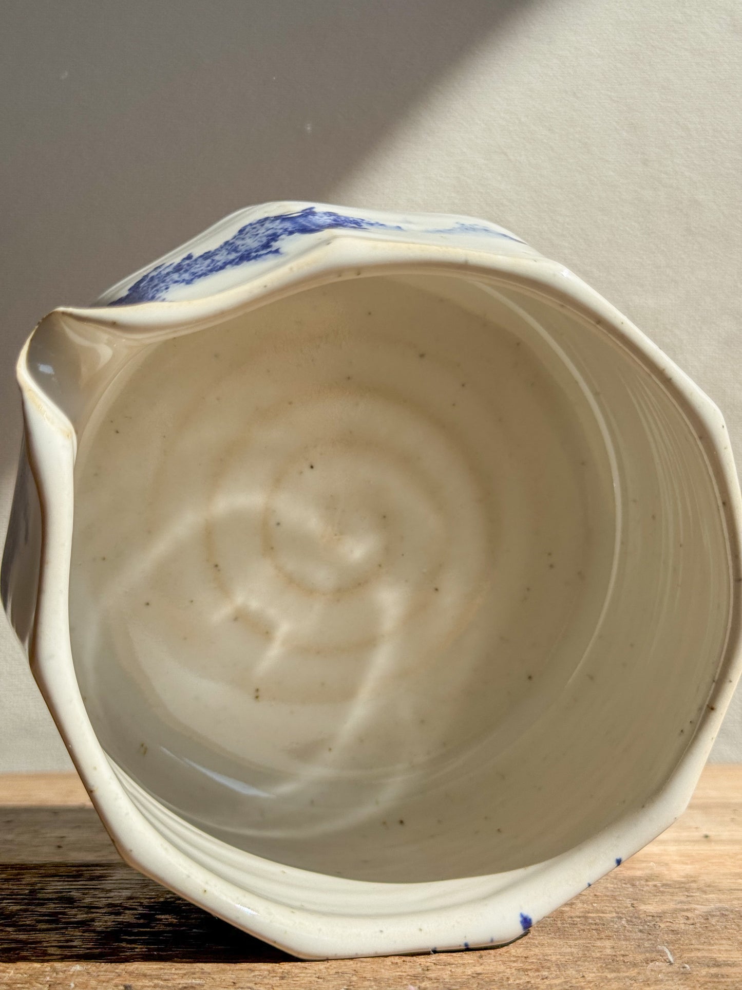 Faceted Matcha Bowl with Spout – Cobalt Blue & Glossy White Glaze #06