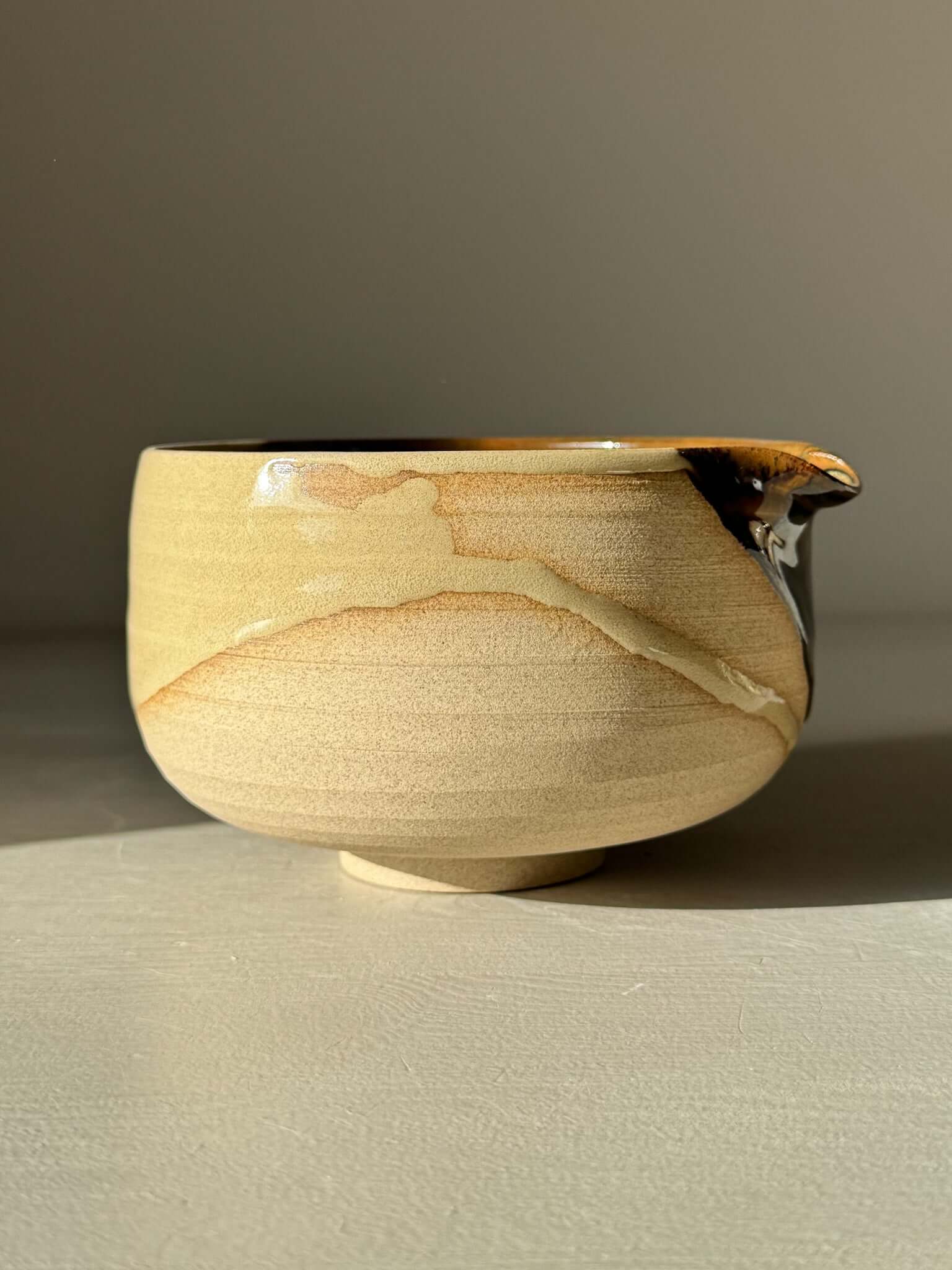 Matcha Bowl with Spout – Inyo #01 featuring unique glazes on warm stoneware, handmade and wheel-thrown.