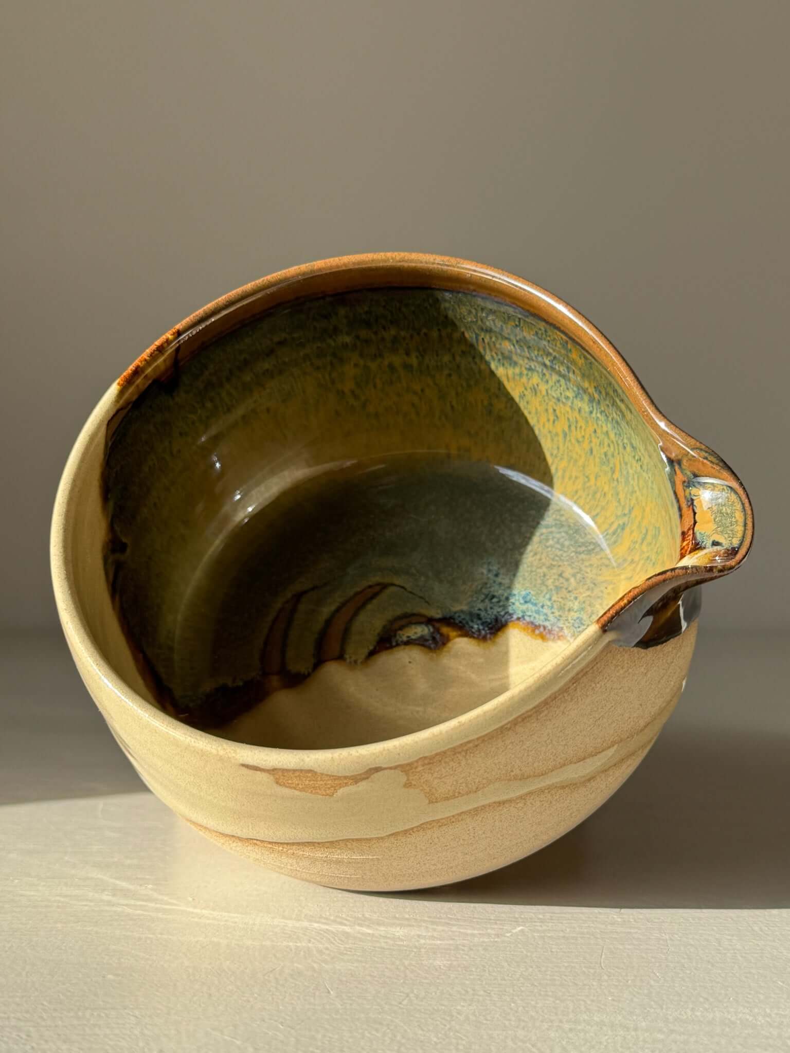 Matcha Bowl with Spout – Inyo #01 showcasing unique glazes on warm stoneware clay.