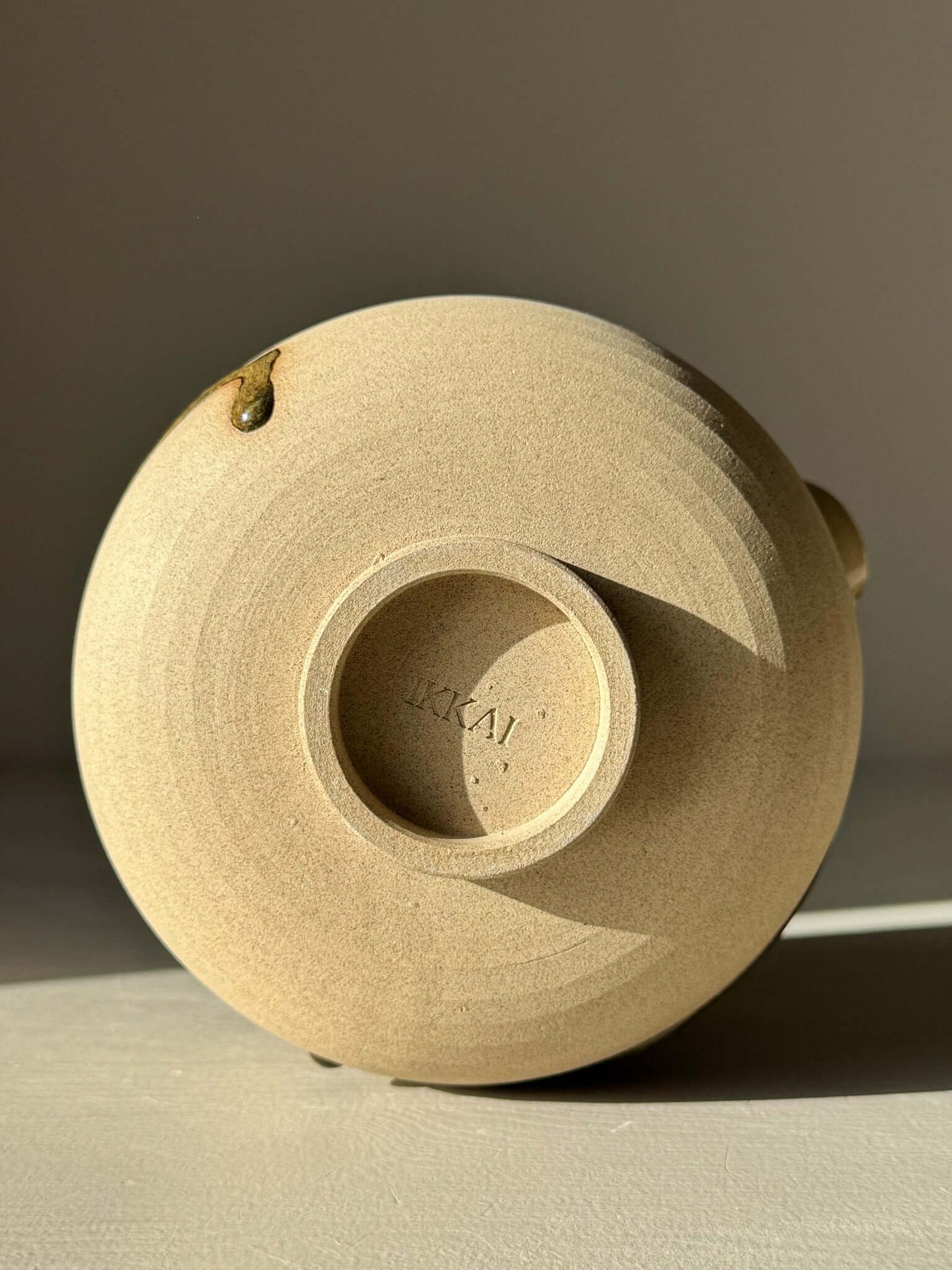 Matcha Bowl with Spout – Inyo #03 handmade bowl showing the unique glaze and wheel-thrown design from the Inyo Series.