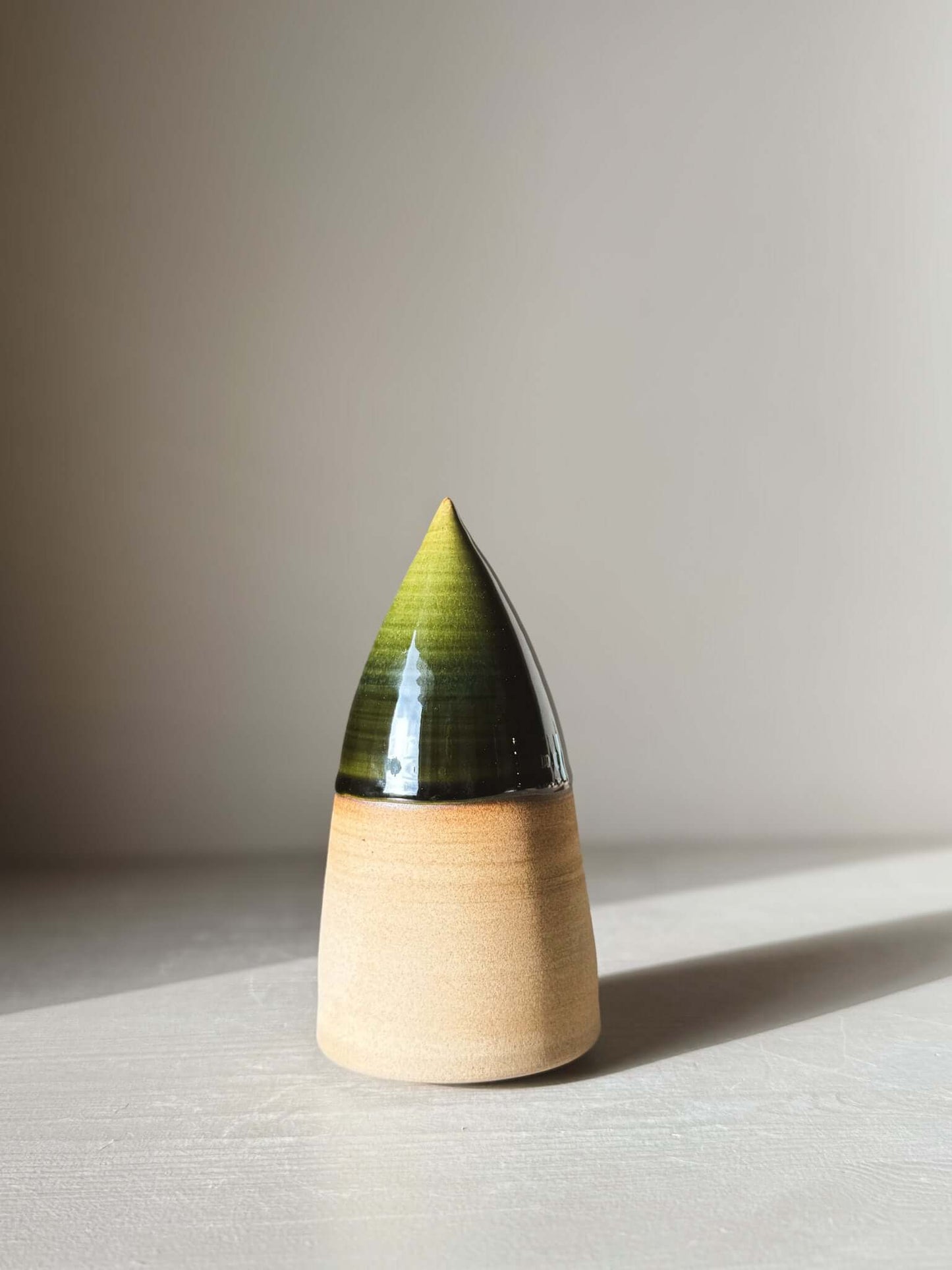 Ceramic Christmas Tree – Mori #01 with deep green glossy glaze and smooth hand-finished surface, minimal and elegant design.