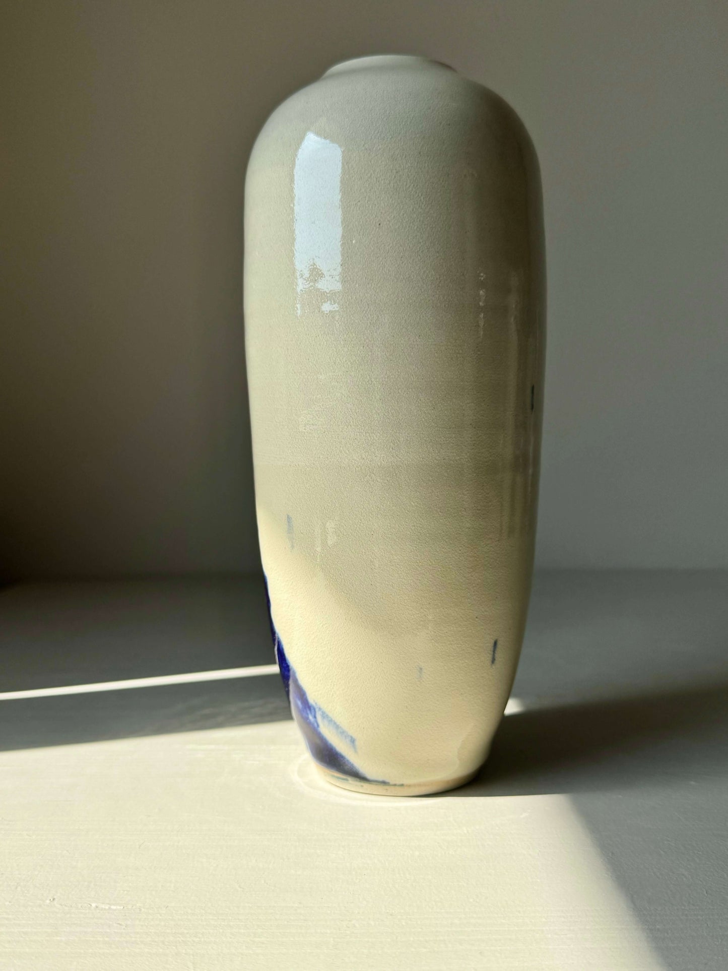 Ceramic Vase from Gosu Series #09 with cobalt blue accents and glossy glaze, 21.5 cm tall and 9 cm diameter, handcrafted and unique.