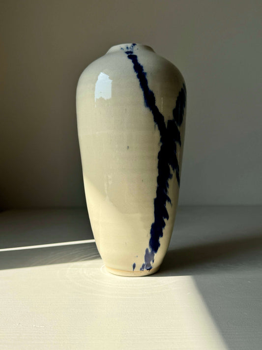 Ceramic vase from Gosu Series with hand-splashed cobalt blue accents and glossy clear glaze, 20 cm tall and modern design.