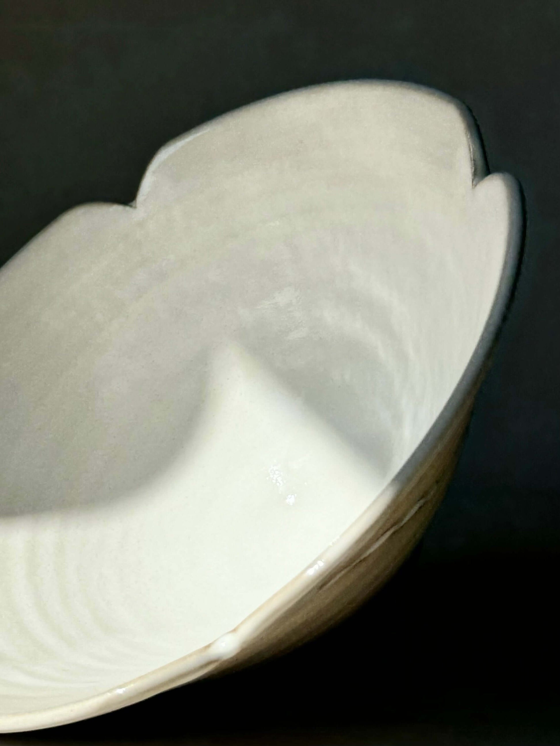 Handmade Yuki Series ramen bowl with scalloped flower-inspired rim, glossy white finish, perfect for soups and rice bowls.
