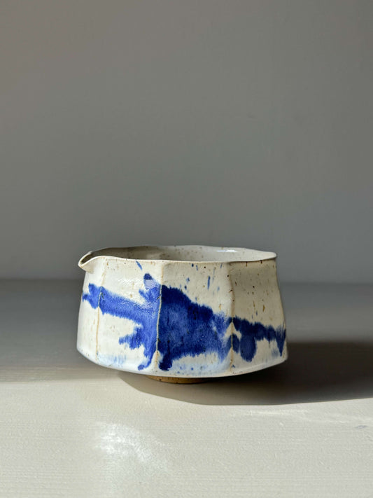 Faceted Matcha Bowl with Spout – Cobalt Blue & Glossy White Glaze #011; handmade ceramic with cobalt blue splashes.