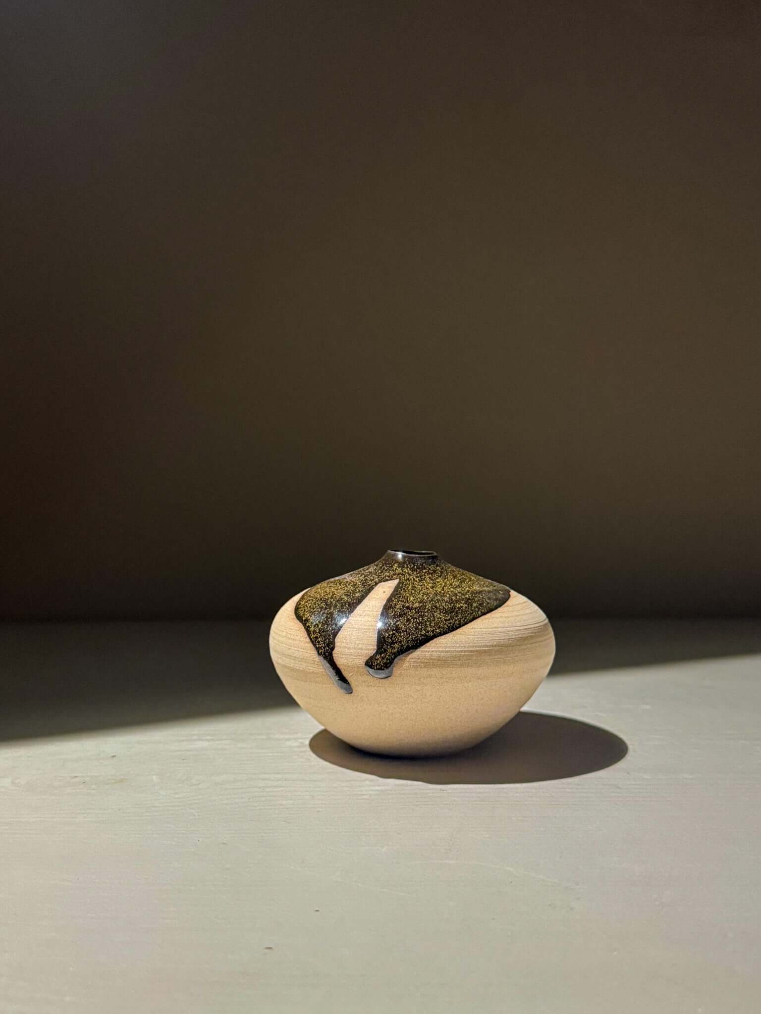 Orb Vase – Kuro #03 - japanese handmade ceramic orb vase with unique glaze patterns and a soft spherical form.