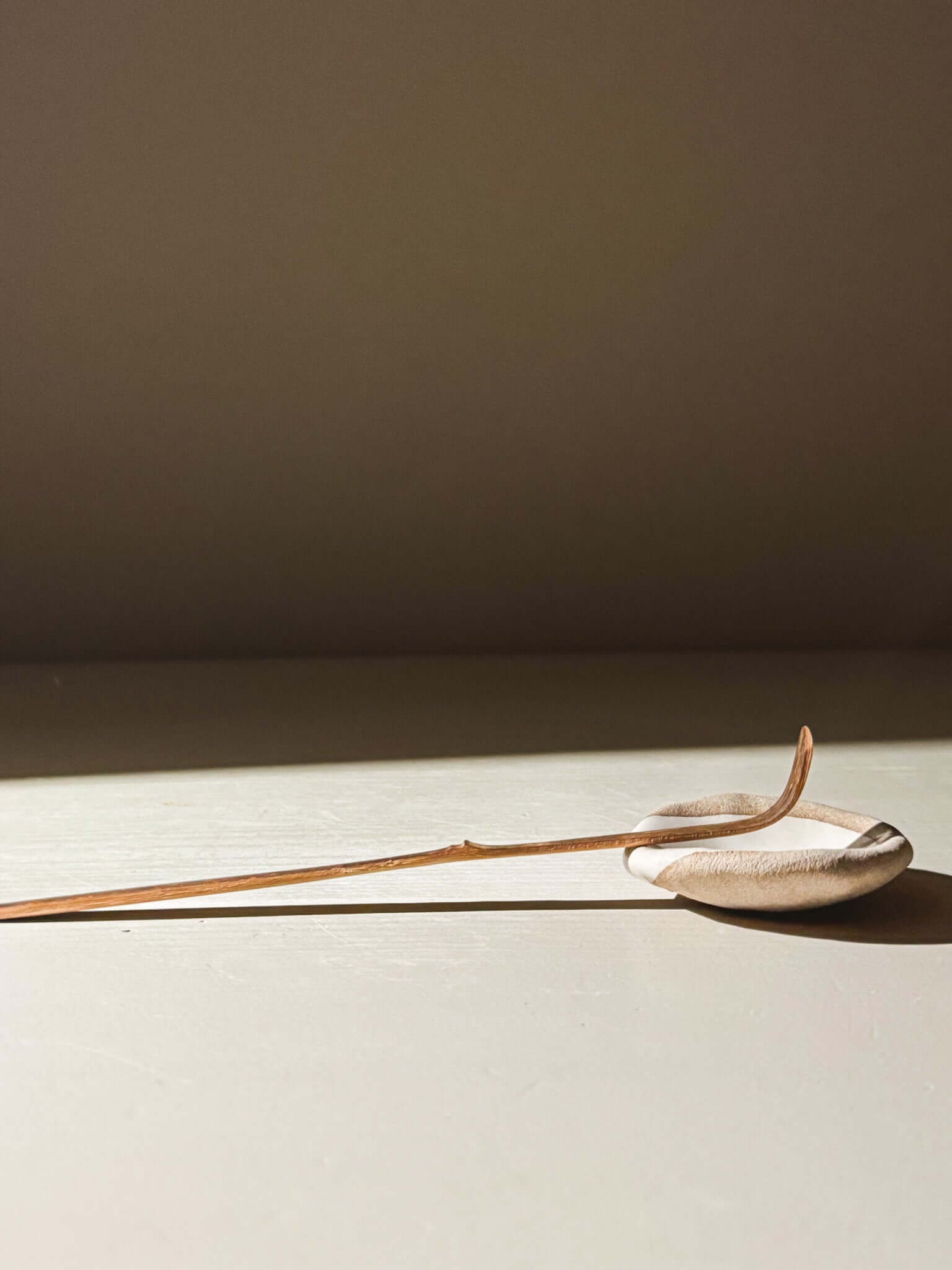 Organic Chopstick/Spoon Rest – Yuki with soft curves and white glaze, perfect for table or tea setting decoration.