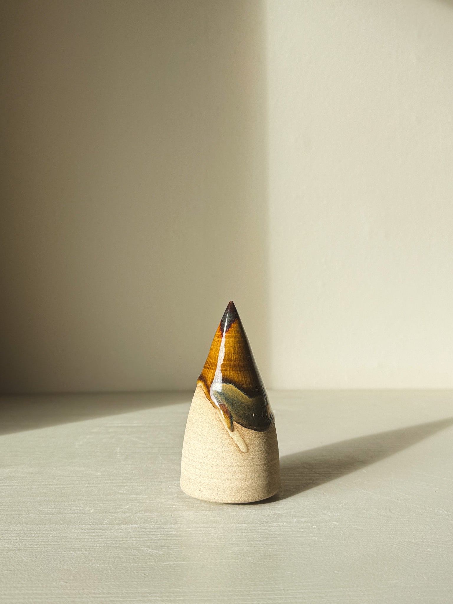 Ceramic Christmas Tree – Inyo #02 with Tenmoku glaze, showcasing deep brown and black tones with natural sheen in a minimal design.