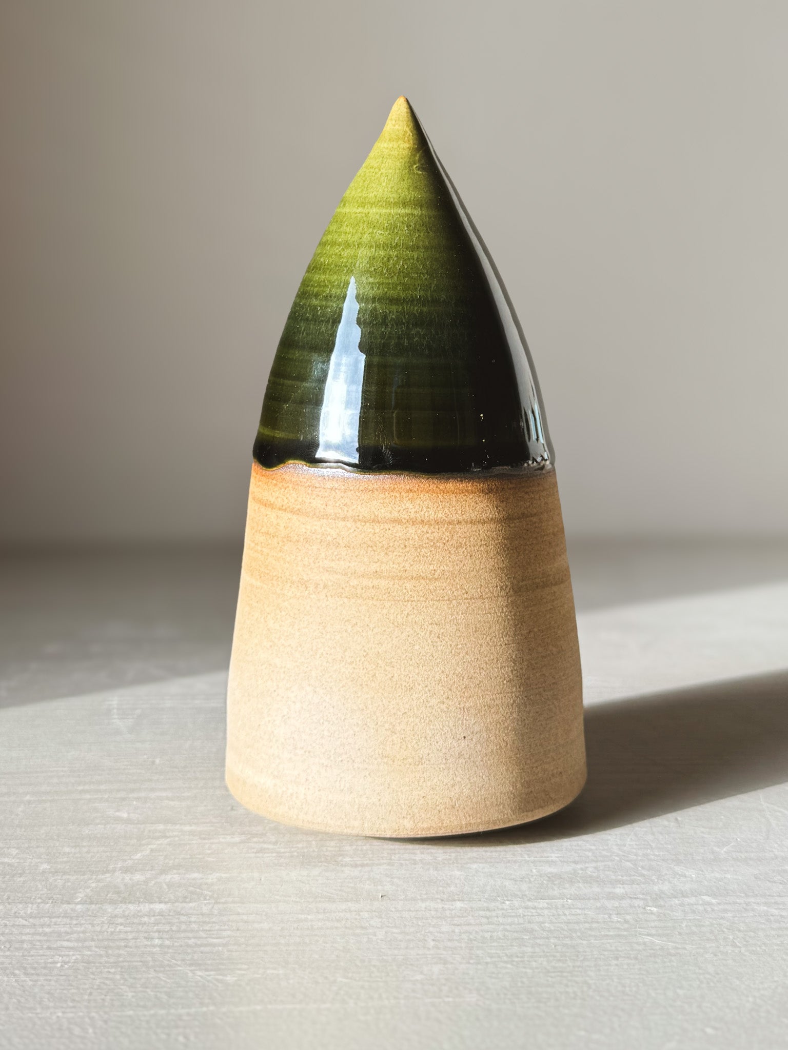 Ceramic Christmas Tree – Mori #01 with deep forest-green glaze and minimalist design, showing rich texture and glossy finish.