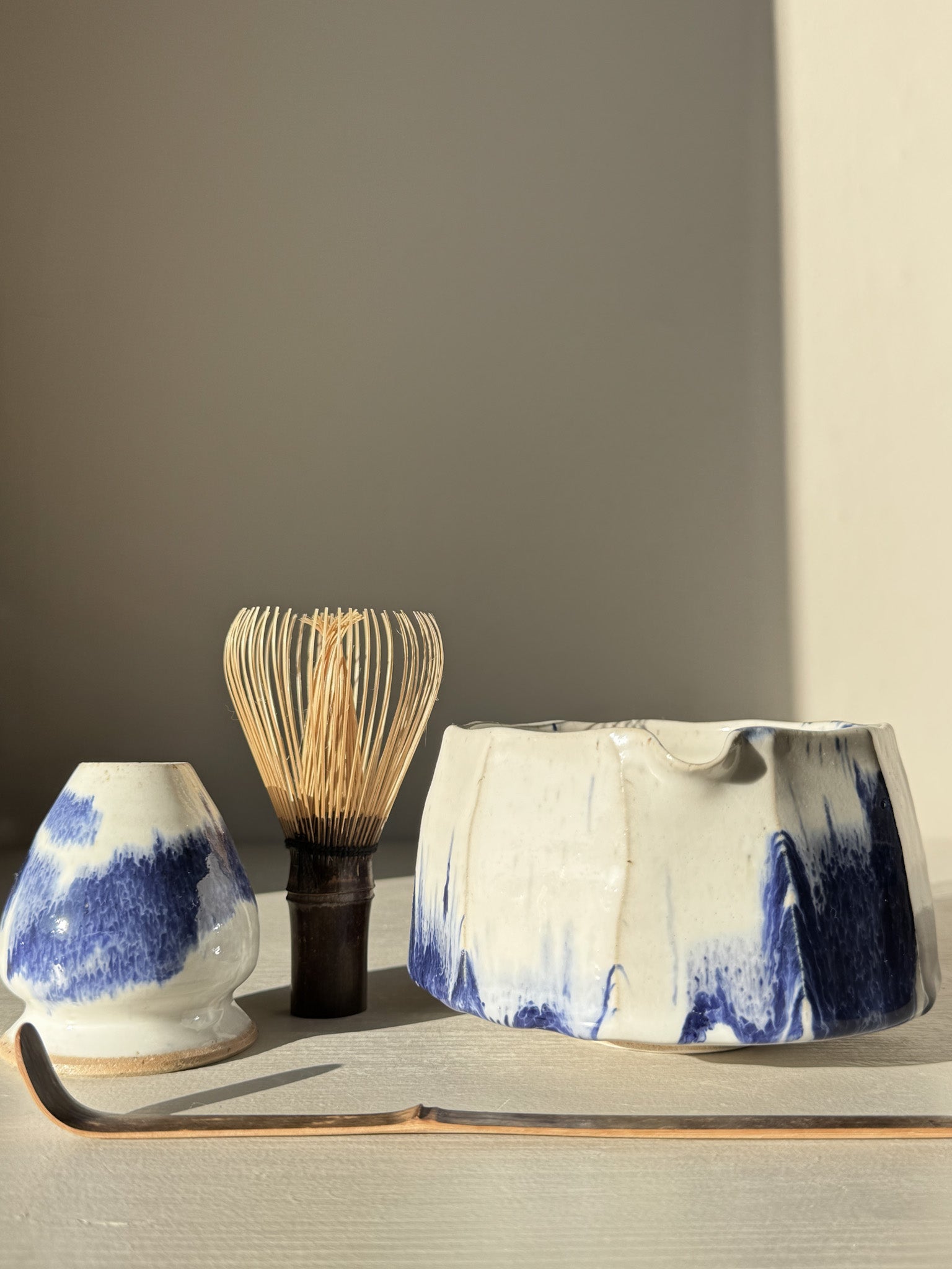 Faceted Matcha Bowl with Spout – White & Blue #01 with whisk and scoop, featuring hand-splashed cobalt blue accents.
