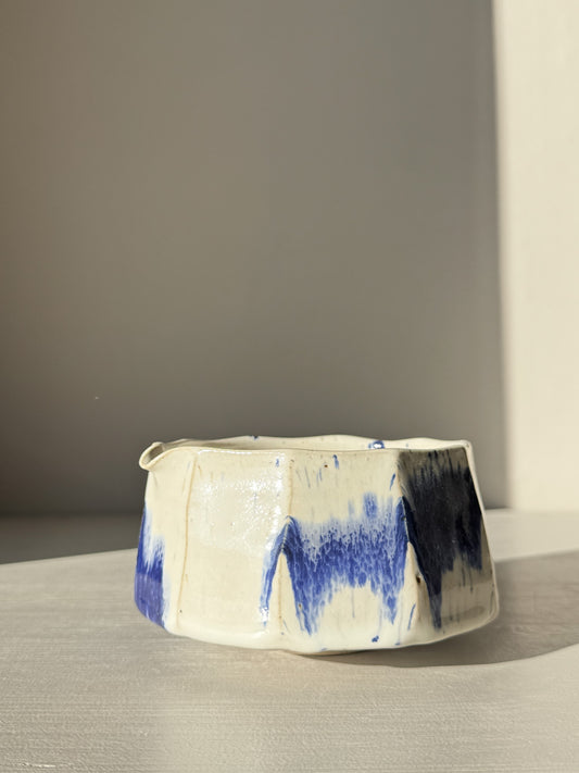 Faceted Matcha Bowl with Spout – White & Blue #02 with faceted design and cobalt blue accents.