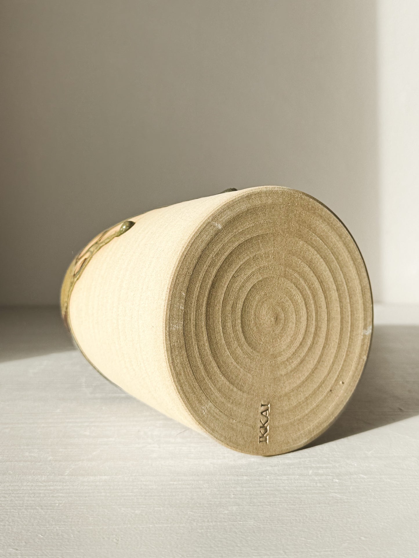 Bottom view of Large Vase – Inyo Series #02 showcasing circular base and natural clay texture.