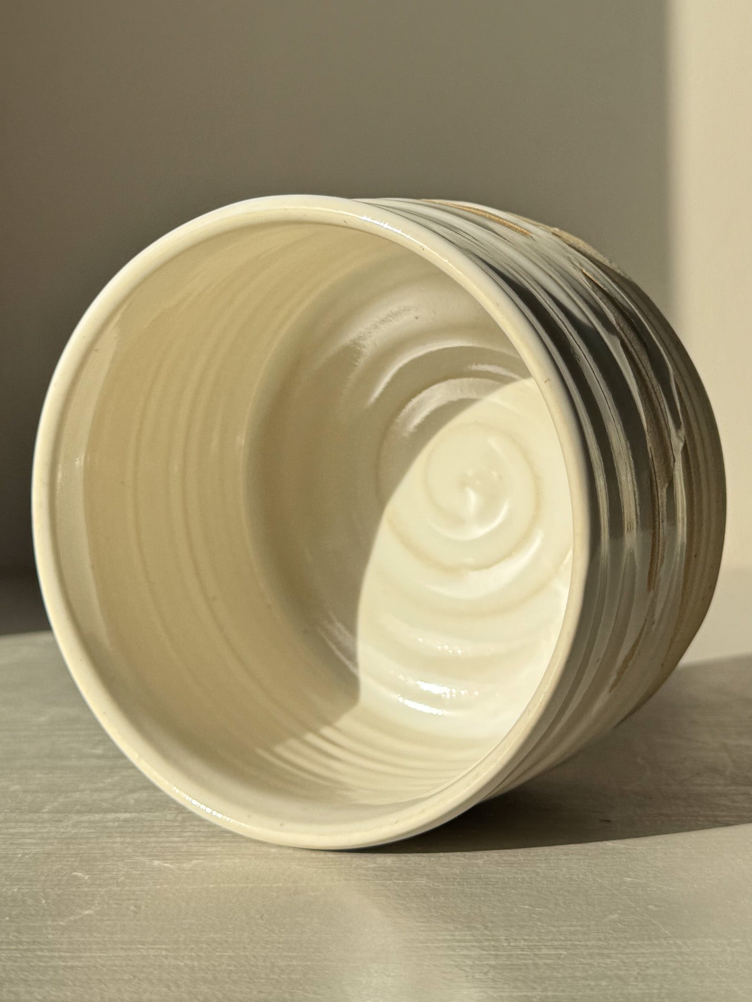 Matcha Bowl – Glossy White #04 showcasing its speckled stoneware clay and natural glaze flow.