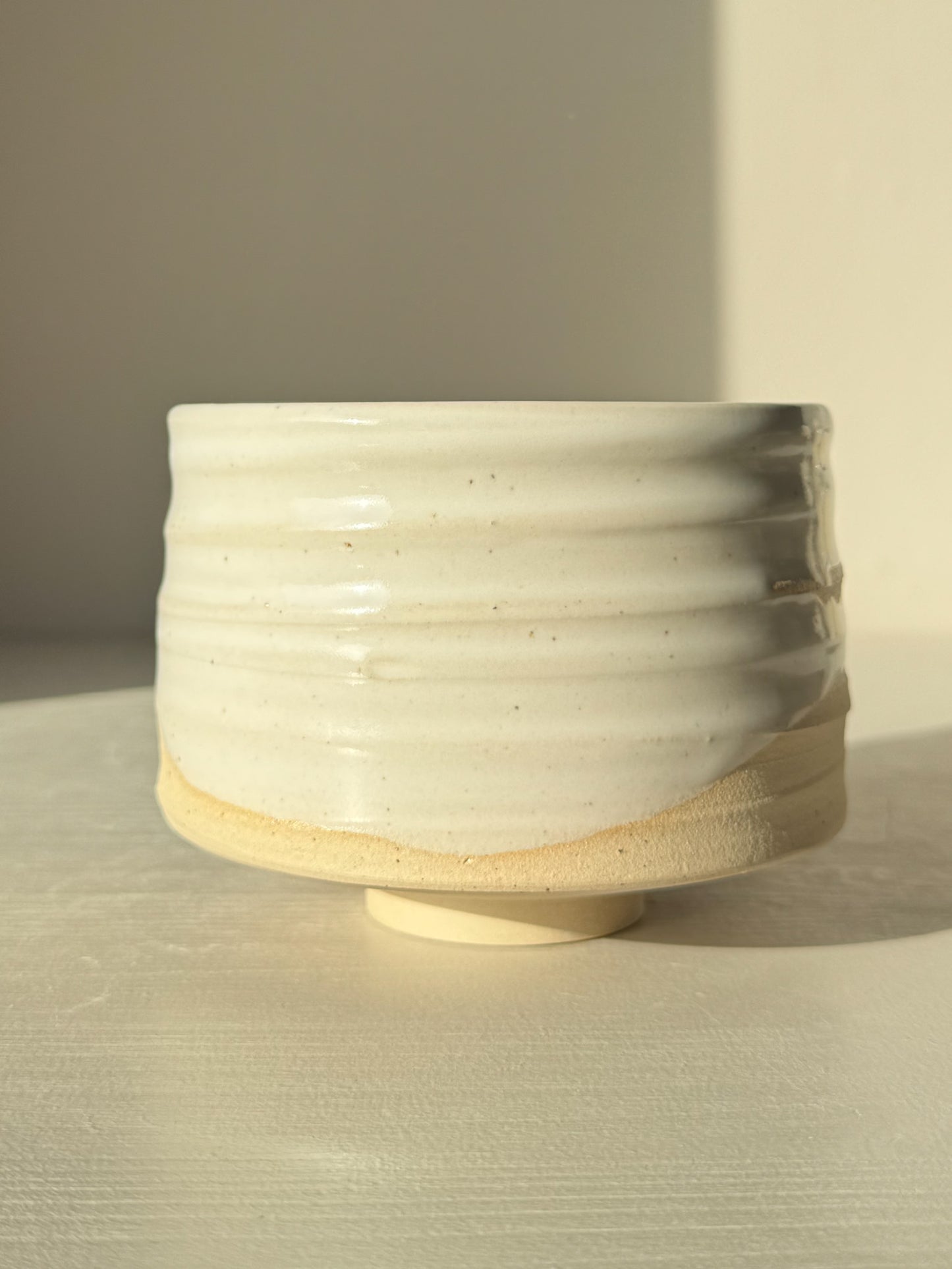 Matcha Bowl – Glossy White #04 with speckled stoneware and flowing white glaze