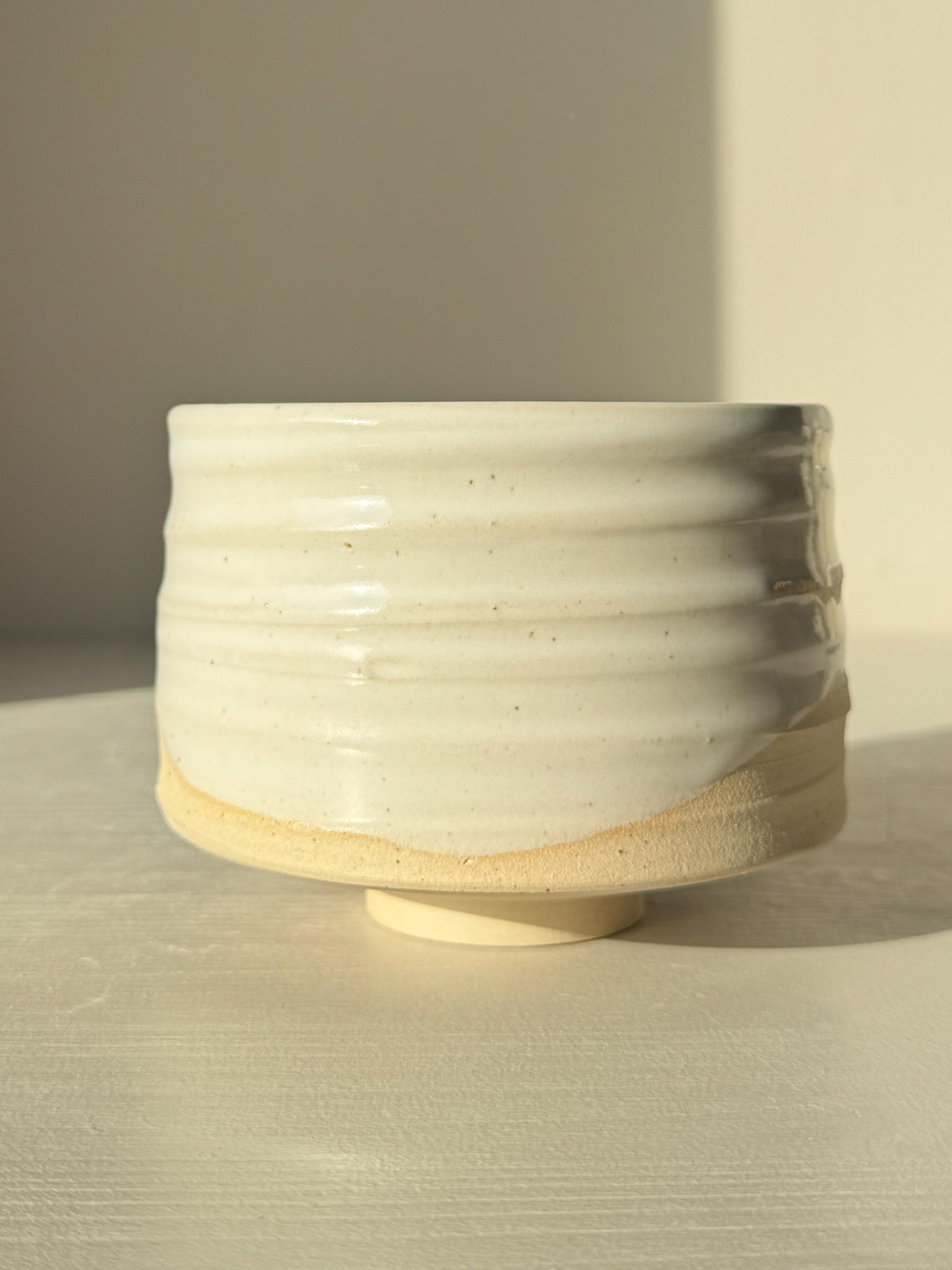 Matcha Bowl – Glossy White #04 with speckled stoneware and flowing white glaze