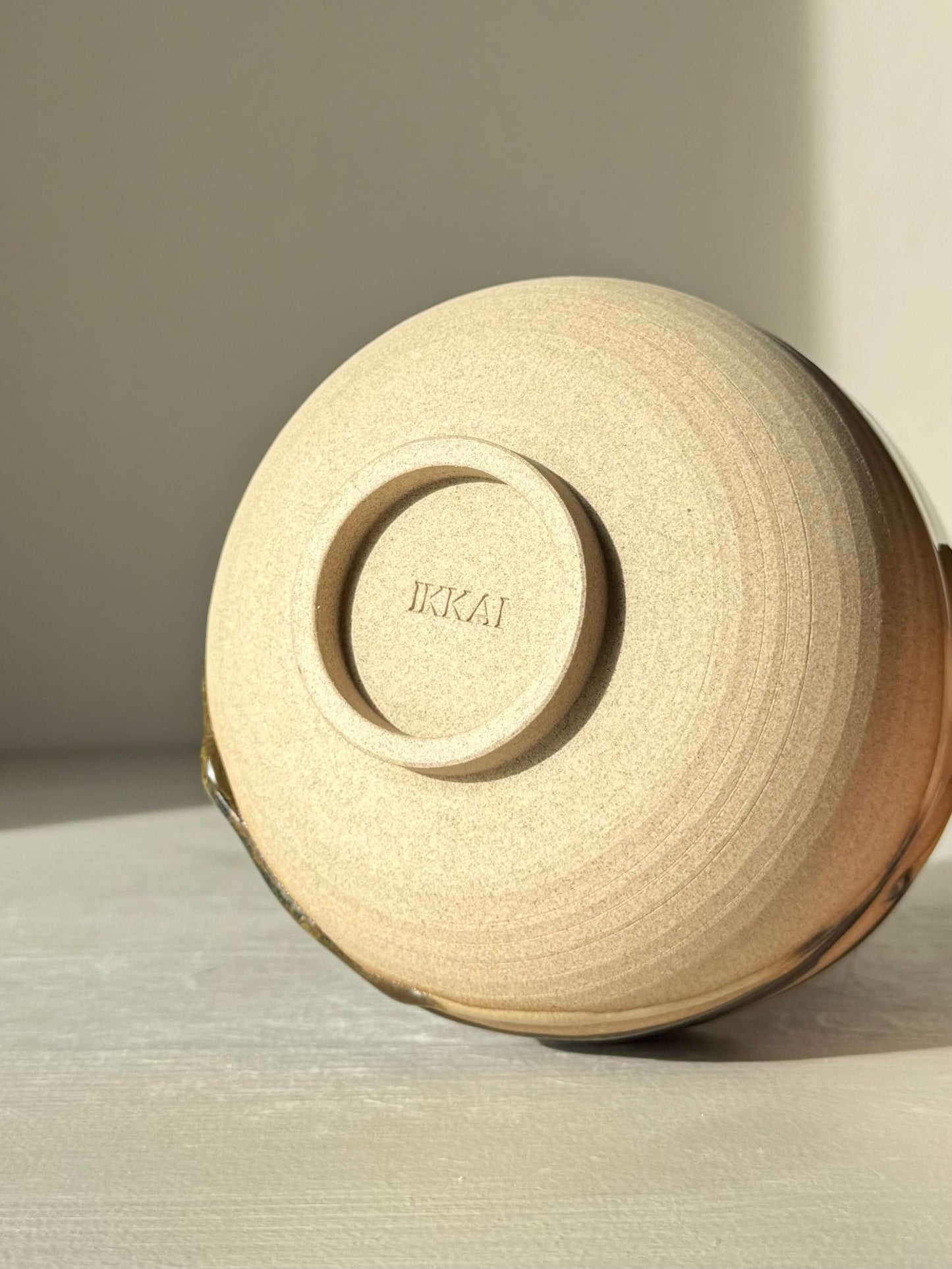 Bottom view of Matcha Bowl – Inyo #06, handmade ceramic with distinctive wheel-thrown texture, part of the Inyo Series.