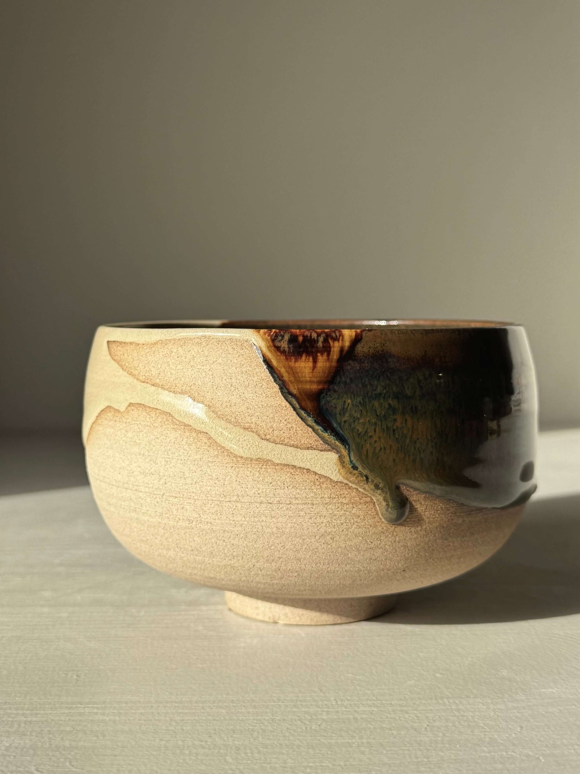 Matcha Bowl – Inyo #04, handmade ceramic with unique dark tenmoku and clear glaze over warm stoneware clay.