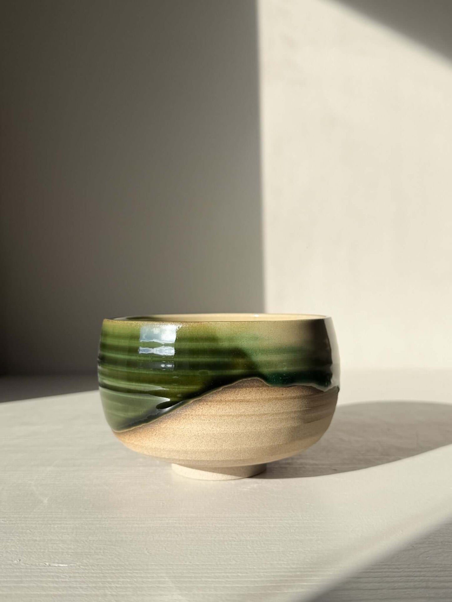 Matcha Bowl – Mori #04 handmade ceramic with natural stoneware and green-brown glaze, part of the Mori Series.