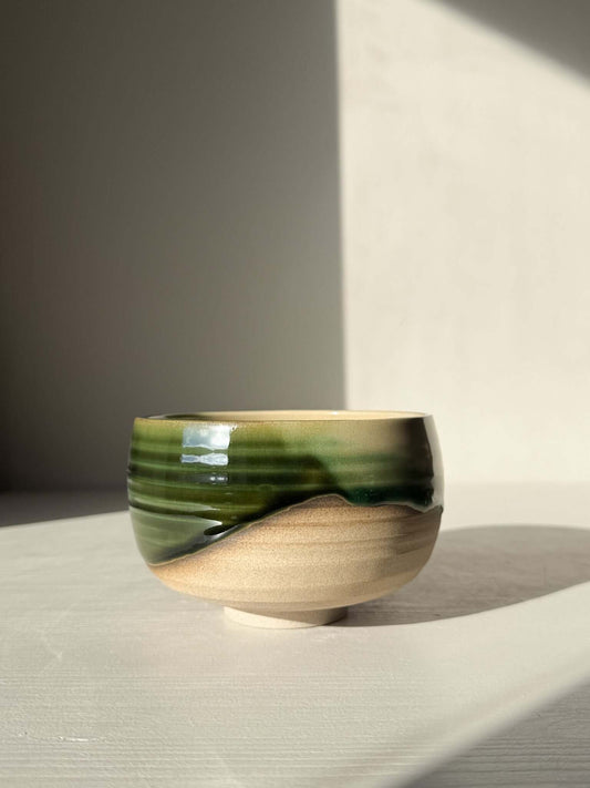 Matcha Bowl – Mori #04 handmade ceramic with natural stoneware and green-brown glaze, part of the Mori Series.