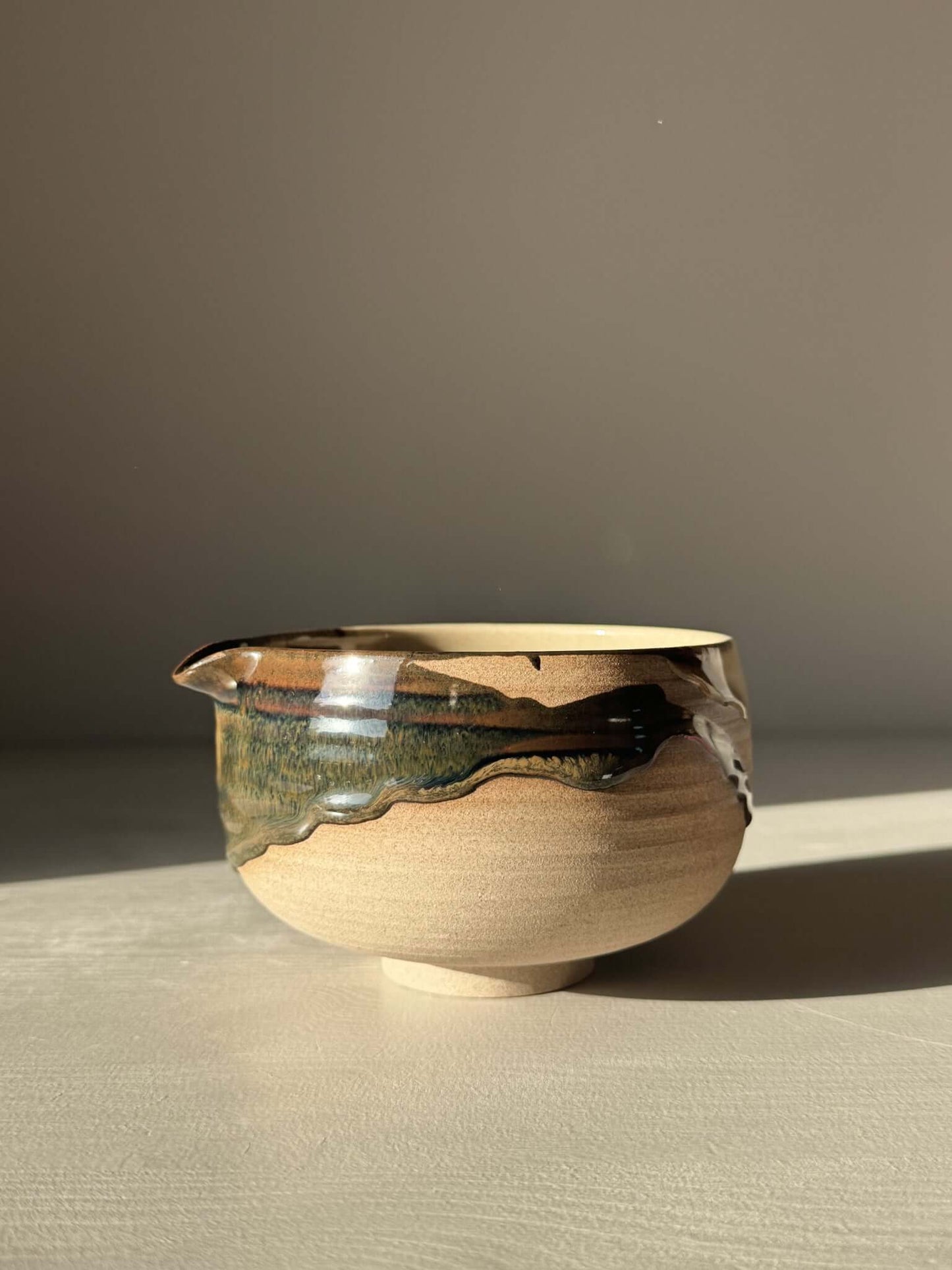 Matcha Bowl with Spout – Inyo #05, handmade ceramic with tenmoku and clear glaze on stoneware, showcasing unique craftsmanship.