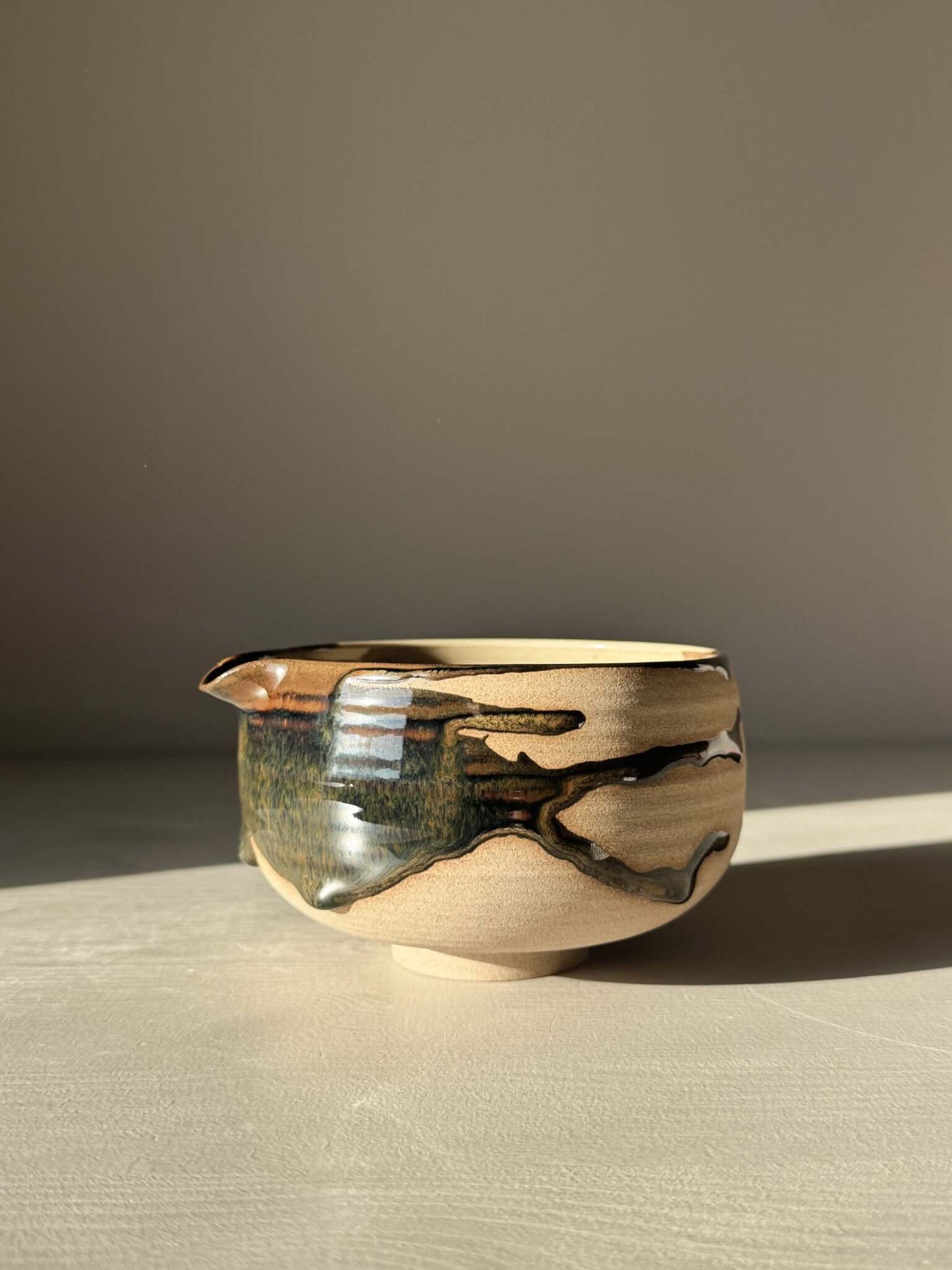Handmade ceramic Matcha Bowl with Spout – Inyo #01, featuring tenmoku and clear glazes on stoneware clay, designed for unique style.