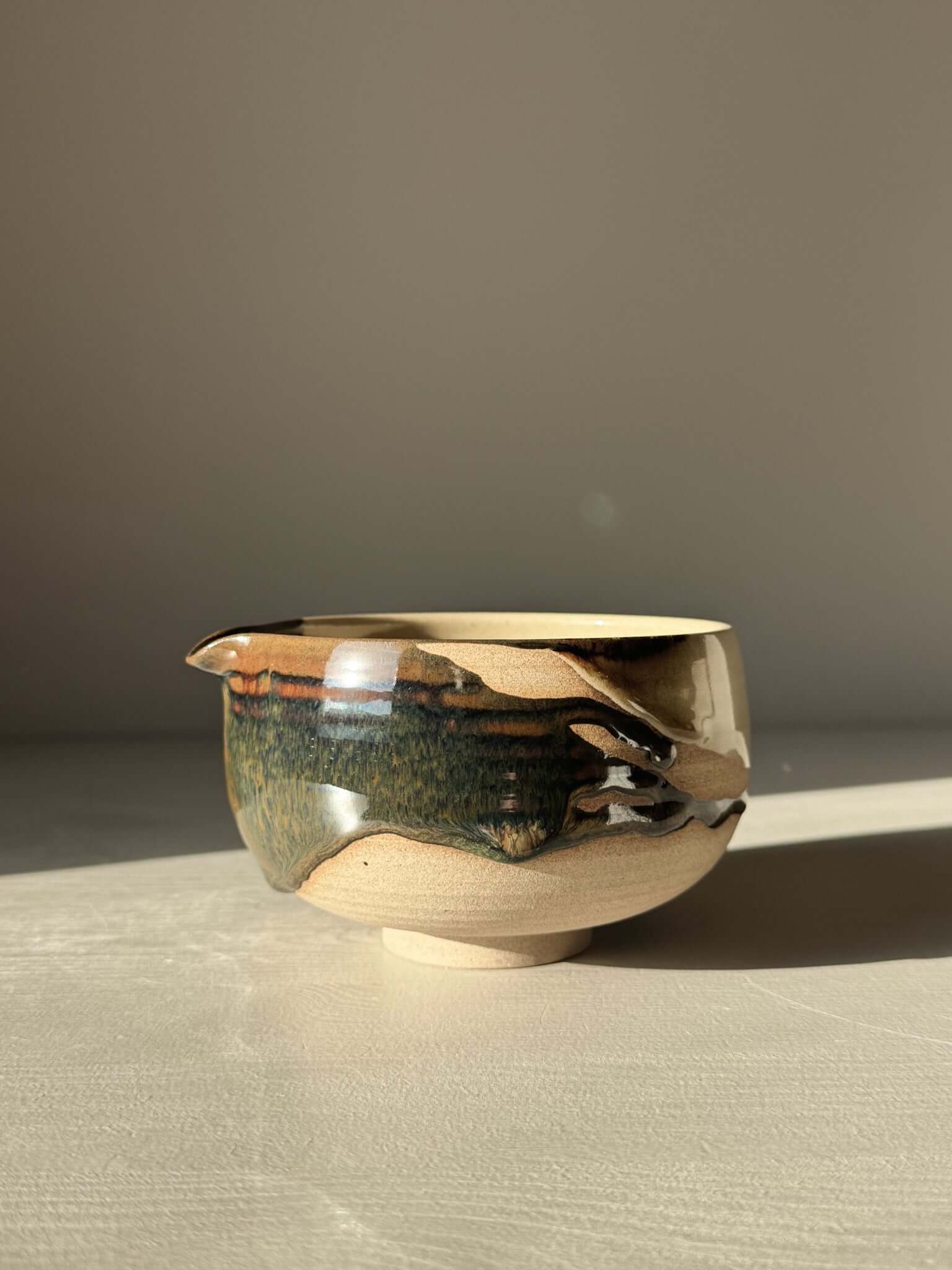 Matcha Bowl with Spout – Inyo #02, handmade ceramic with dark tenmoku and clear glazes on stoneware clay.