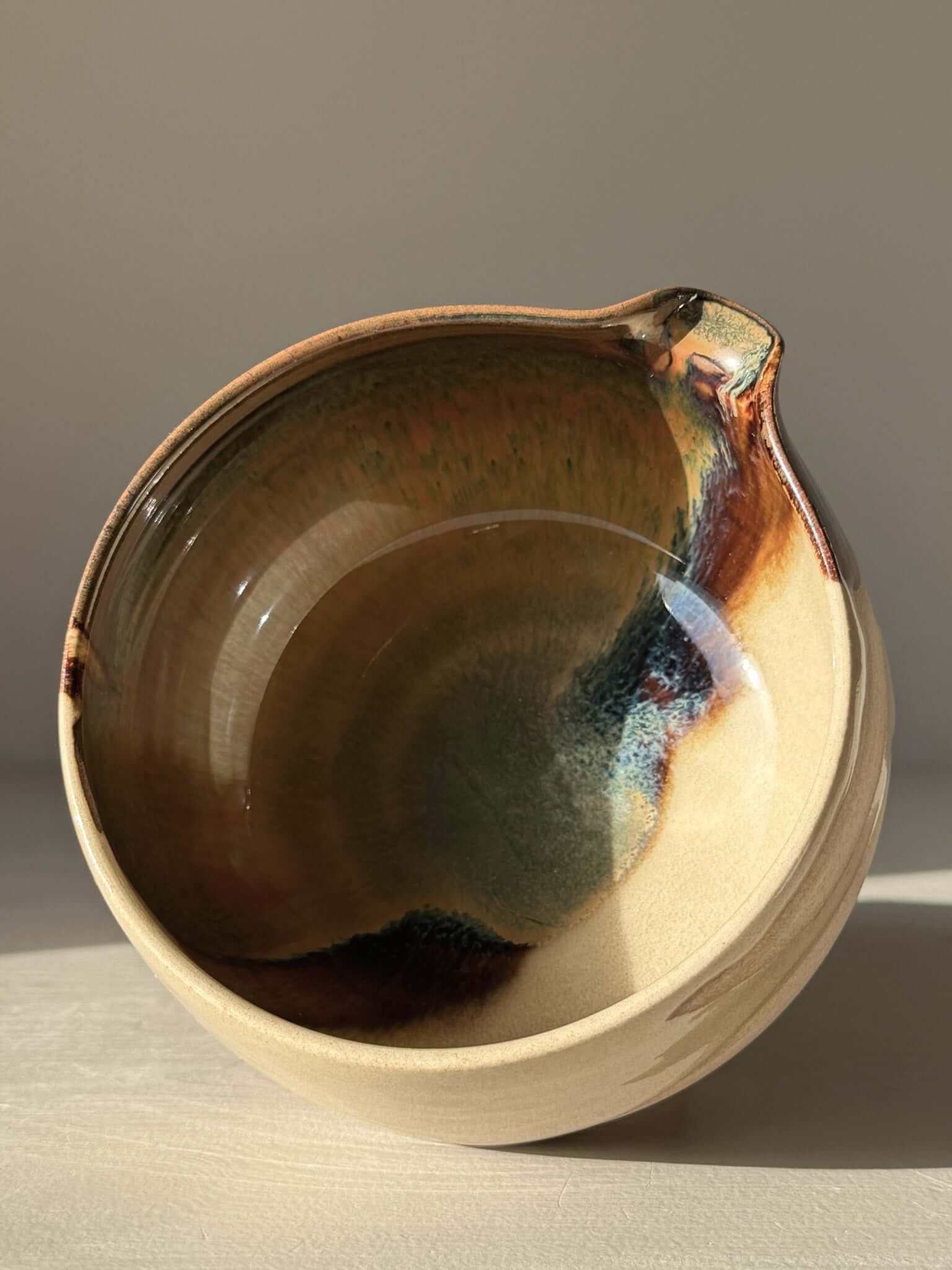 Matcha Bowl with Spout – Inyo #03, handmade ceramic bowl with dark tenmoku and clear glazes on stoneware clay