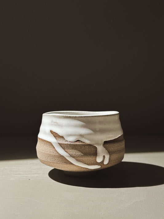 Matcha Bowl – Yuki Ash #04 with glossy white glaze on ash-grey clay displaying natural throwing lines and soft curves