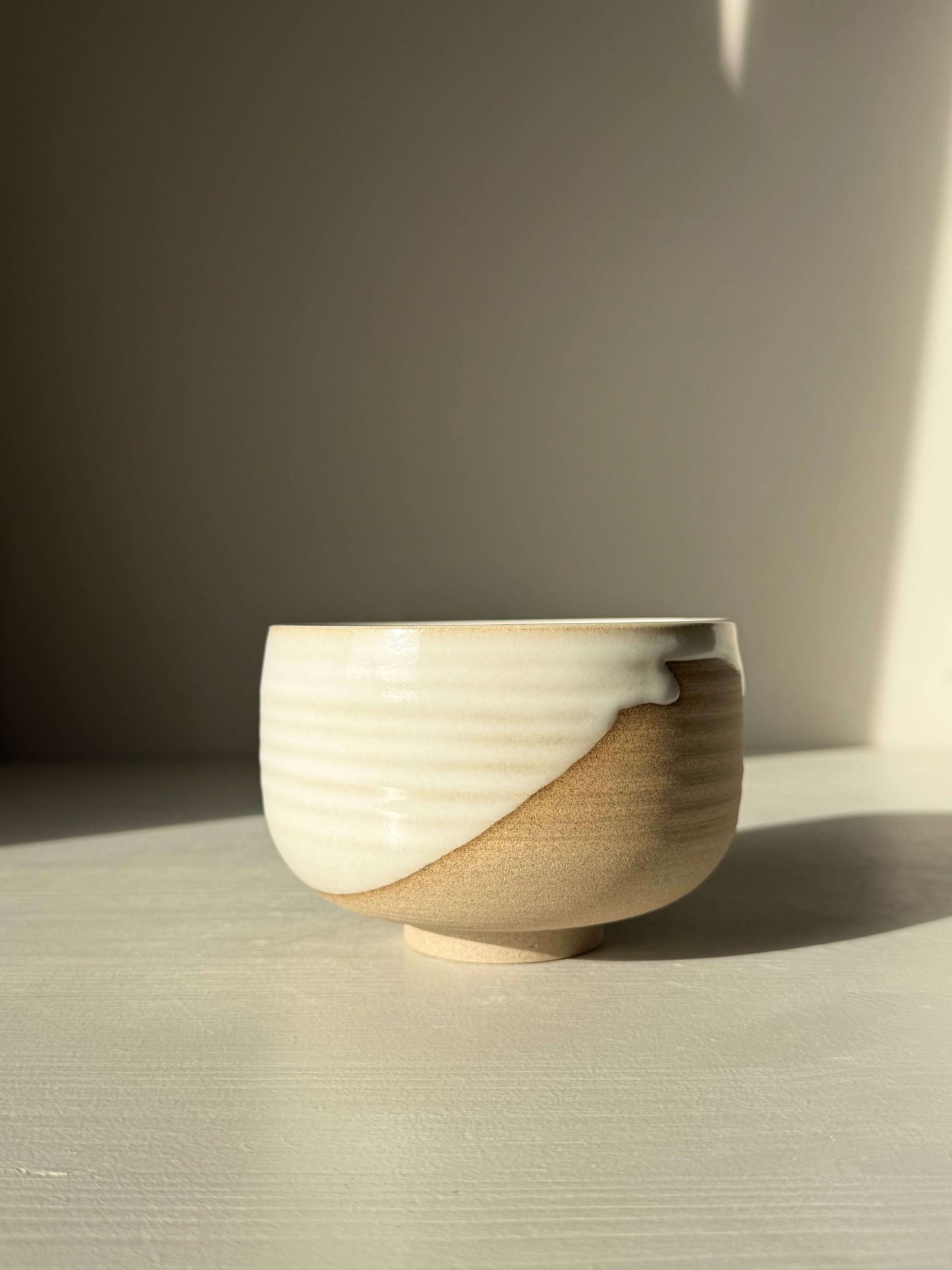 Matcha Bowl – Yuki #01 handmade ceramic with toffee clay and white glaze