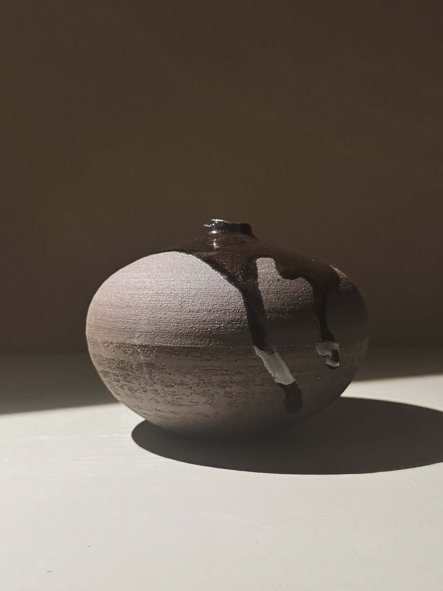 Unique Orb Vase – Kuro Black #01 with organic glaze drips and rounded form.