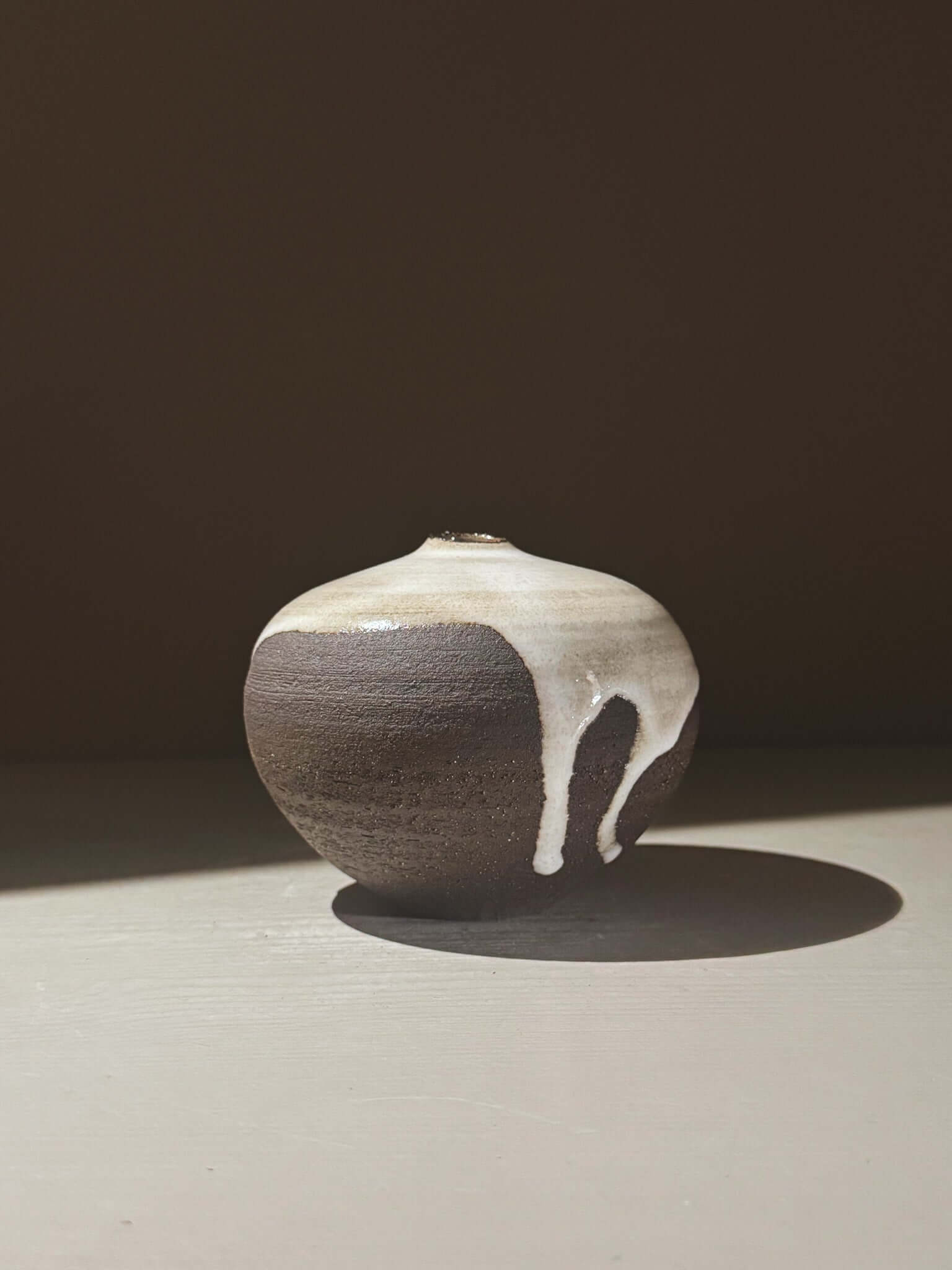 Orb Vase – Yuki Black #04 featuring a unique glaze with organic patterns and soft spherical shape.