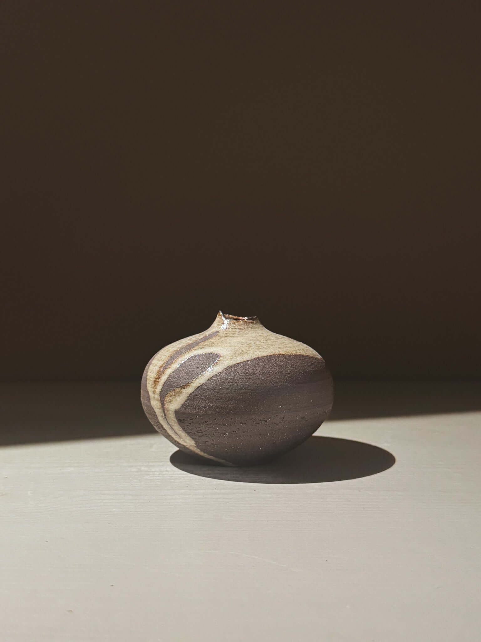 Orb Vase – Yuki Black #10, unique clay vase with organic patterns and gentle glaze movement.