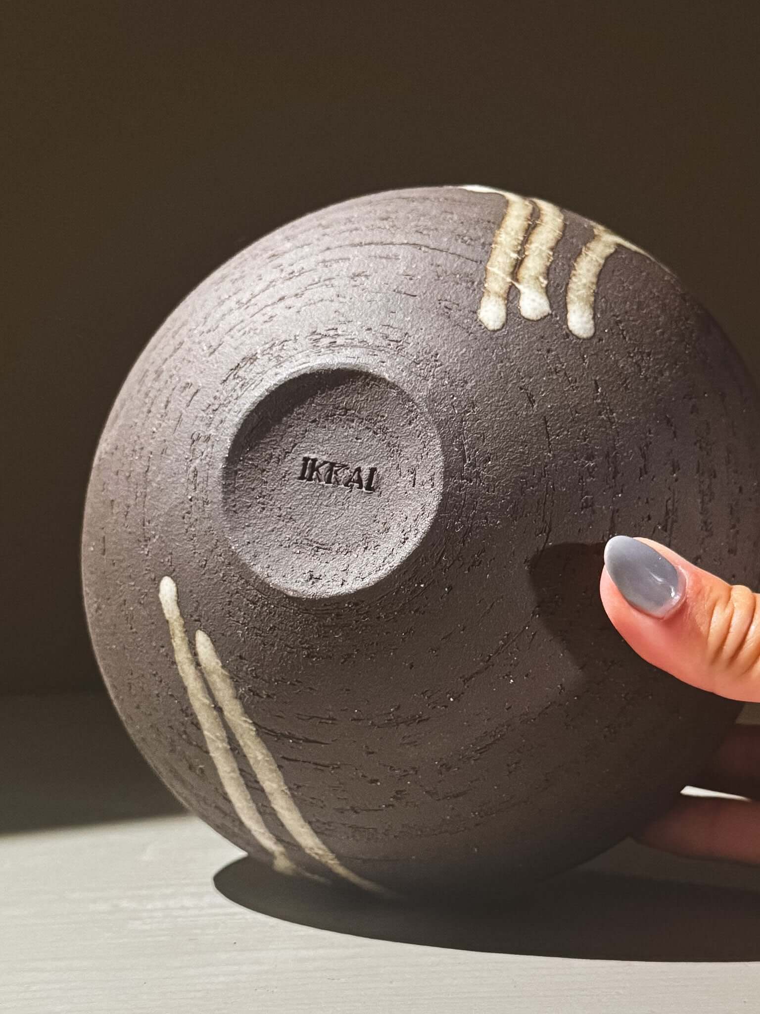 Orb Vase – Yuki Black #01 displayed with unique glaze patterns and hand detailing.