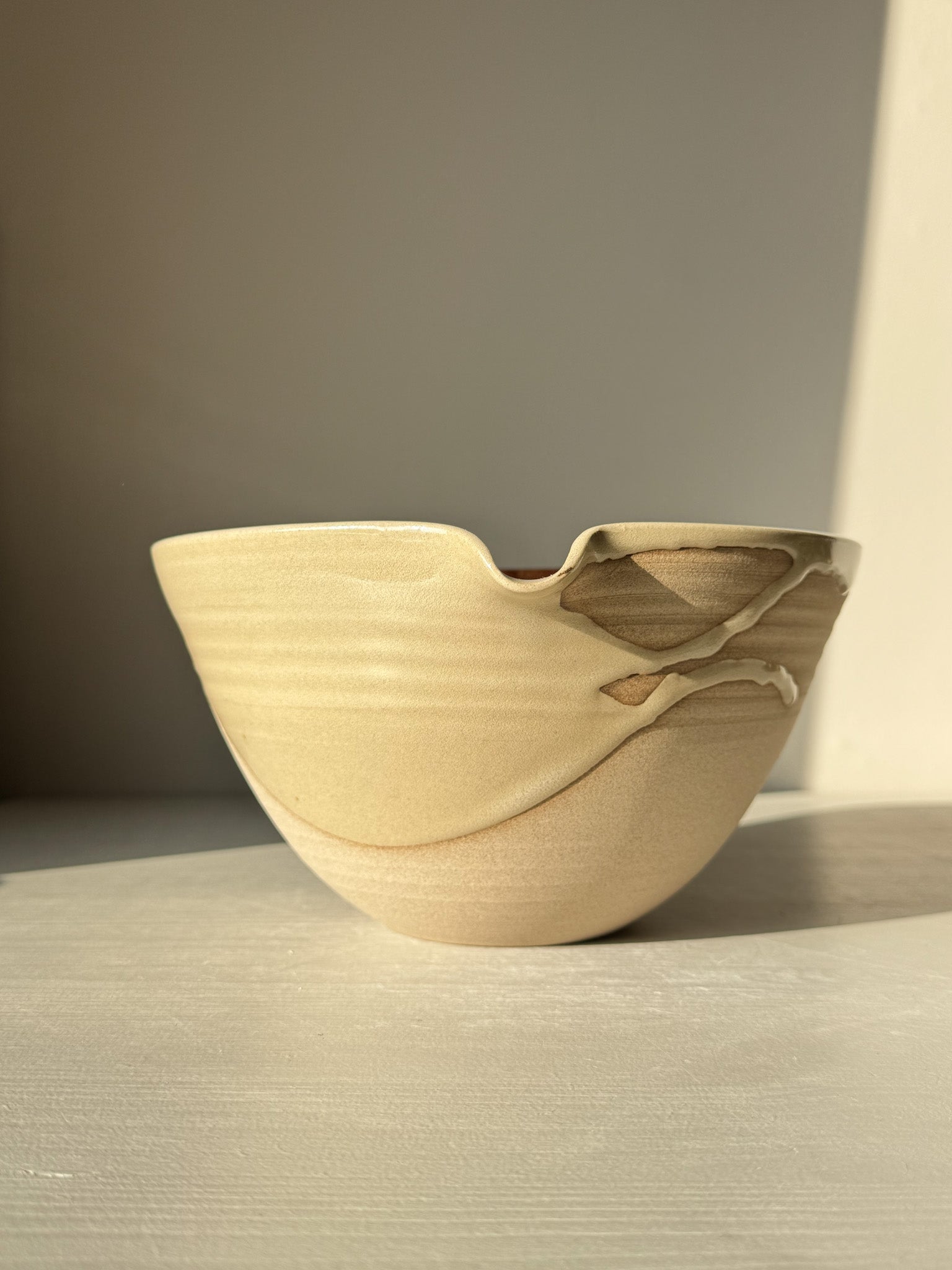 Pouring Bowl – Inyo in tenmoku and toffee glazes, showcasing a sculptural design with a gentle spout and soft throwing lines.