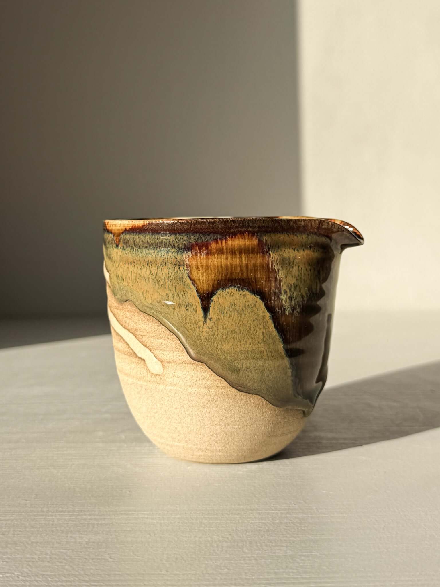 Handmade ceramic Pouring Jug – Inyo Series #02 with glossy tenmoku and clear glaze, ideal for sauces or milk, showcasing vibrant contrasts.