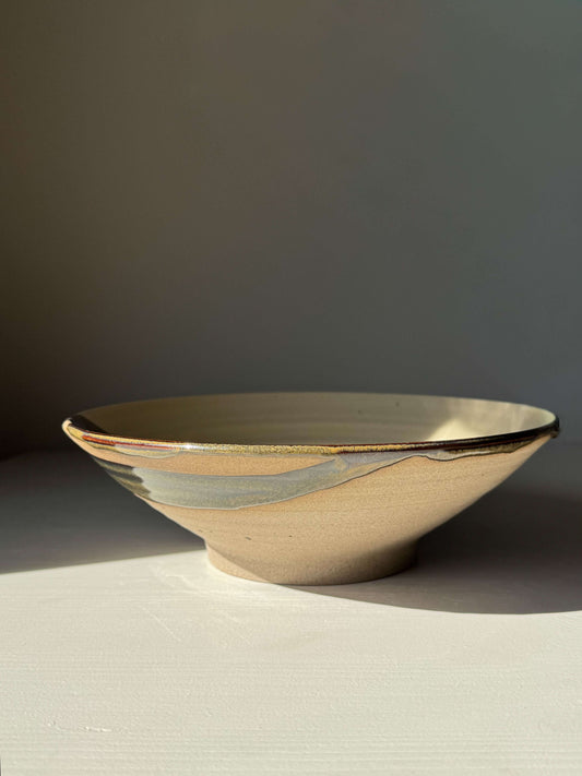 Handmade ceramic Salad/Pasta Plate – Inyo Series with clear glaze and Tenmoku accents, 23cm diameter, showcasing bold light-dark contrast.