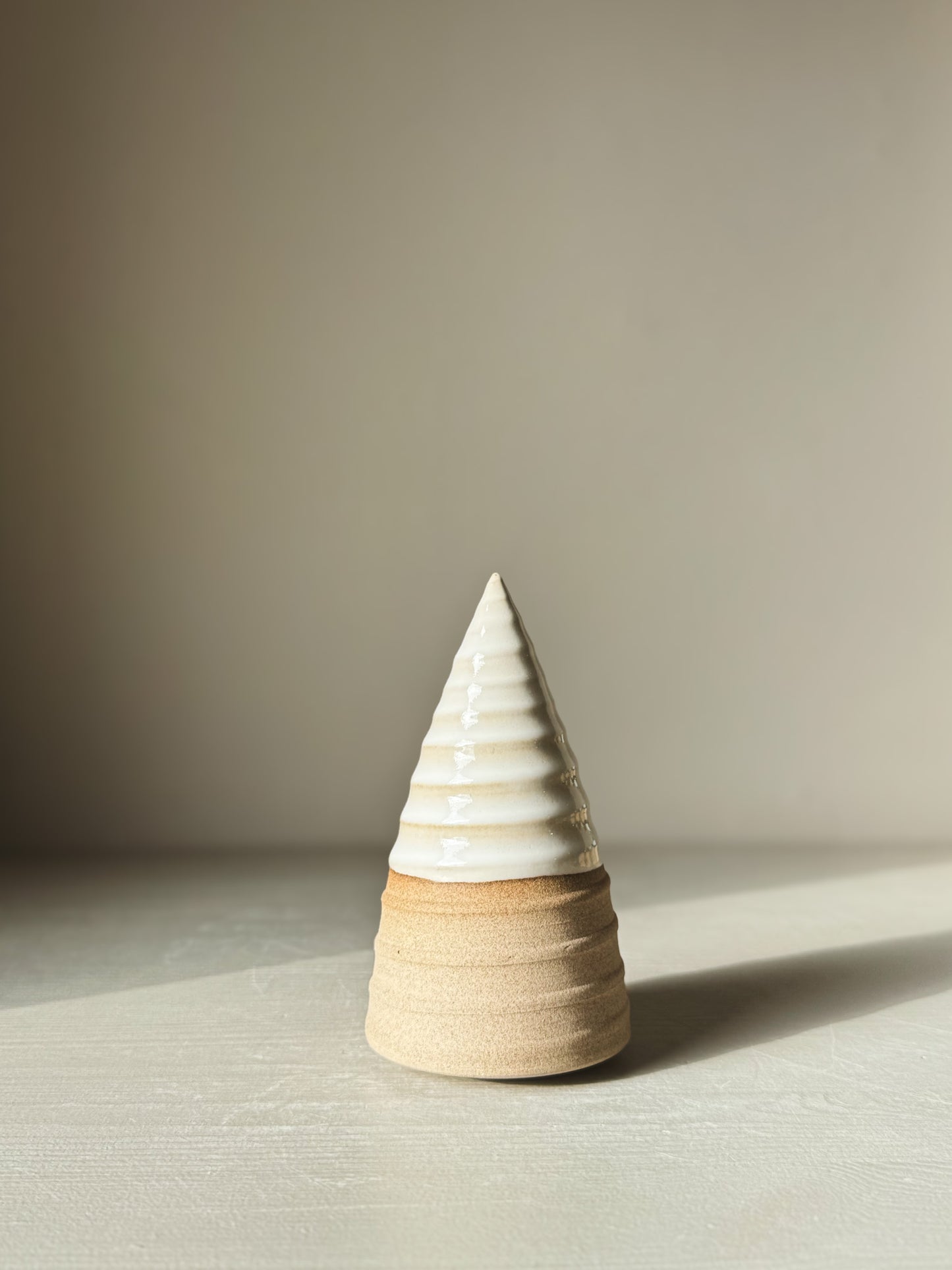 Textured Ceramic Tree – Yuki #02 with glossy white glaze and soft texture, showcasing elegant design with visible ridges.