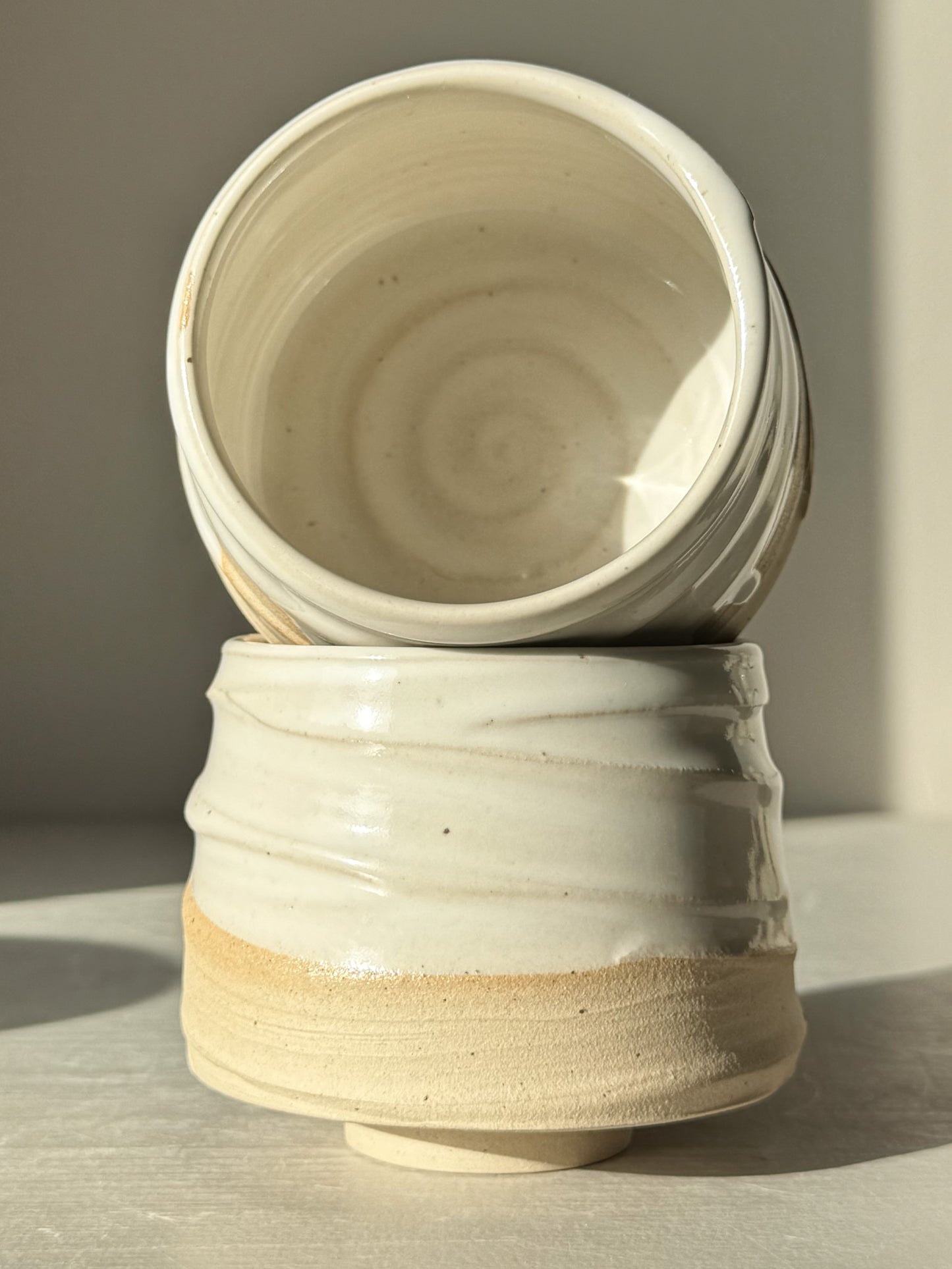 Yunomi Cup – Glossy White #02, handcrafted stoneware with soft curves and flowing white glaze, perfect for tea or coffee.